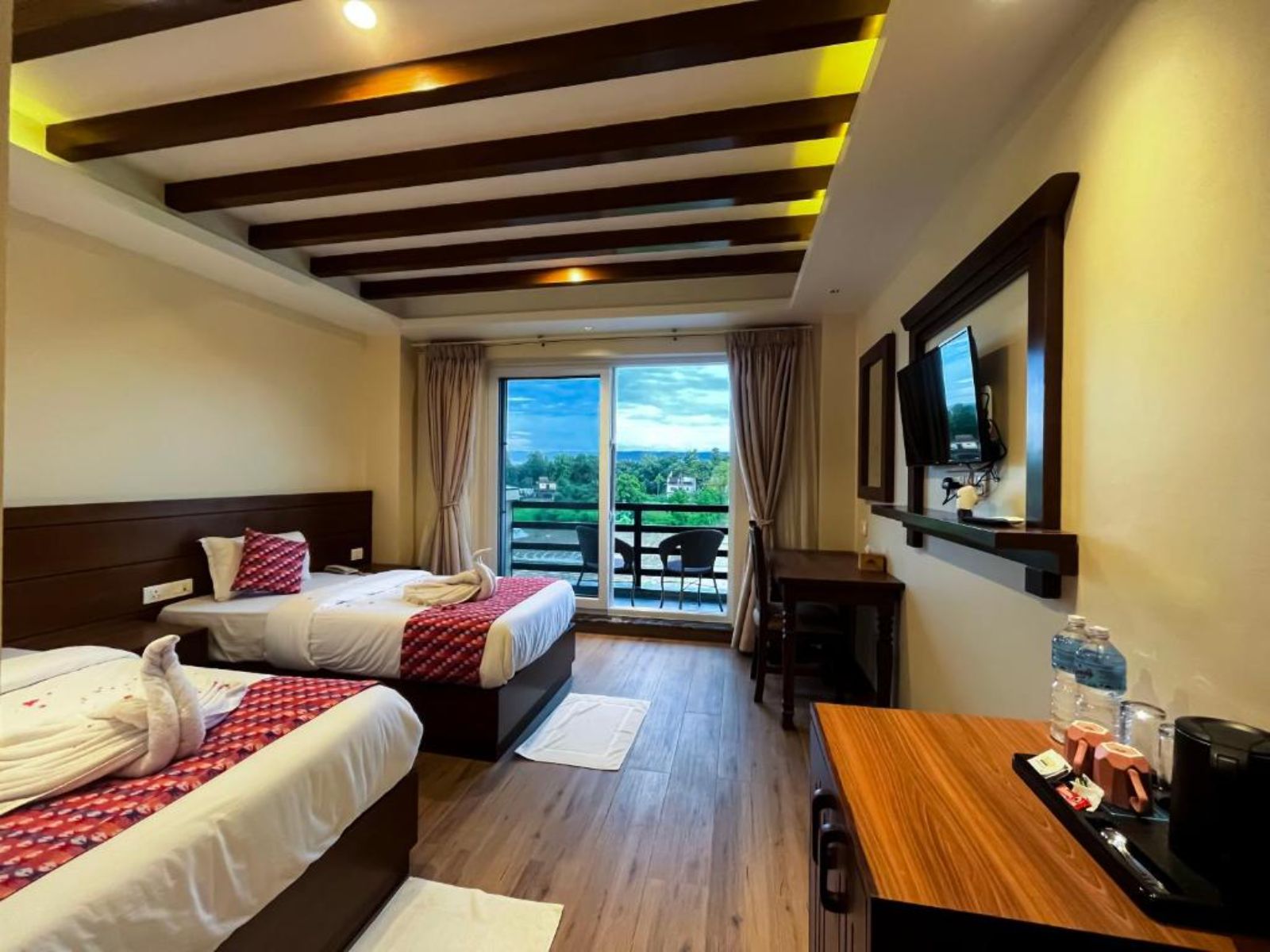 rondreis nepal, chitwan nationaal park, royal tiger luxury resort, kamer met twee bedden