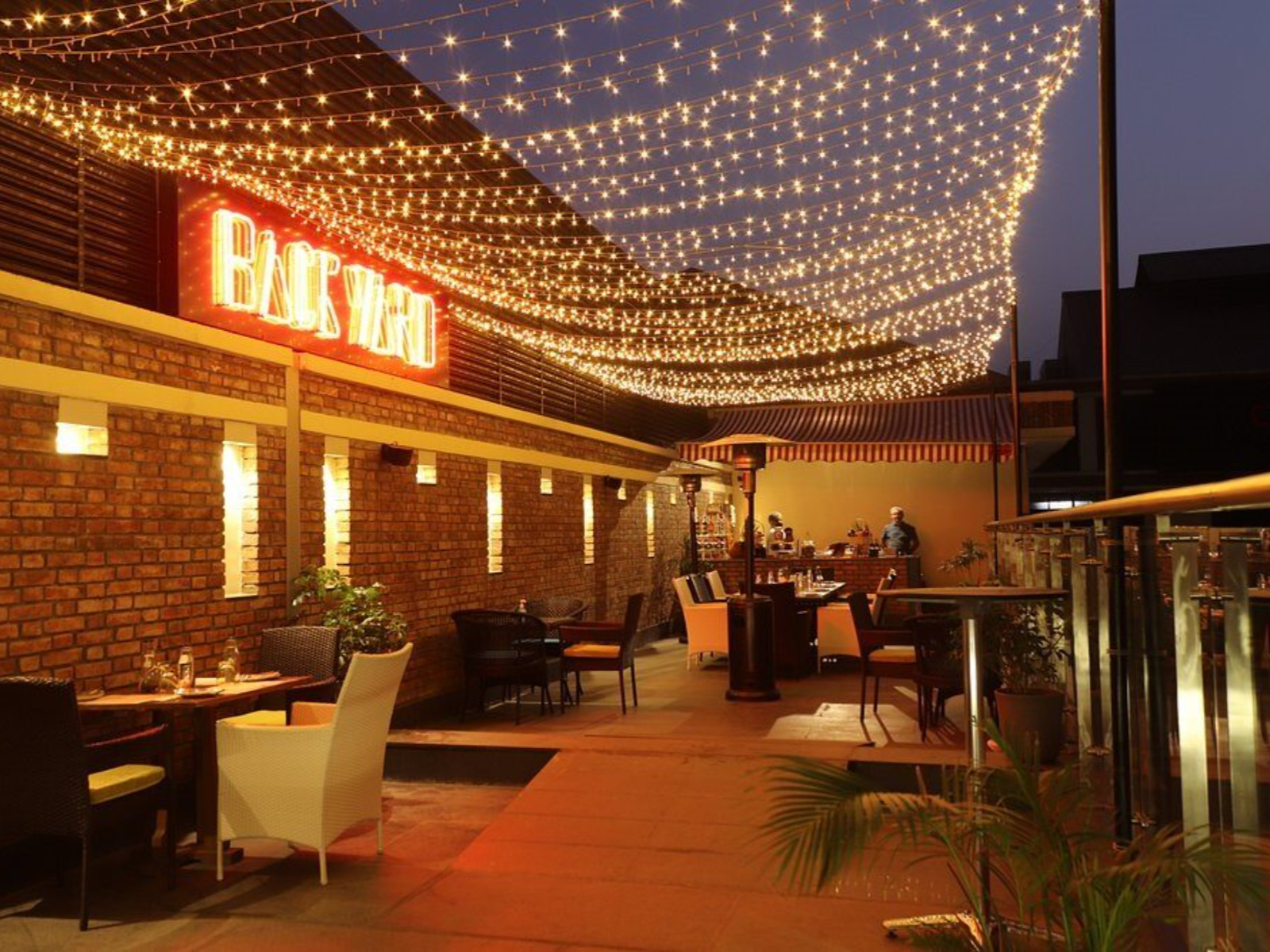 rondreis nepal, kathmandu, aloft, bar rooftop