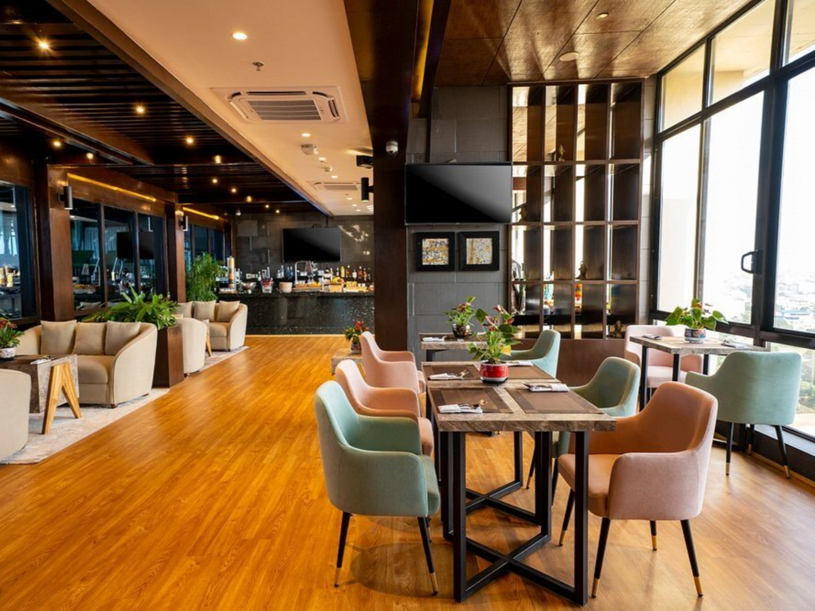 rondreis nepal, kathmandu, aloft, restaurant