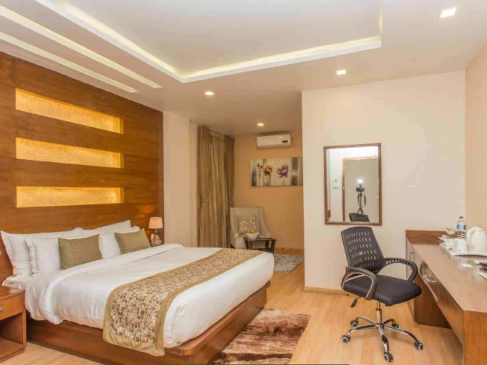 rondreis nepal, kathmandu, yatri suites and spa, deluxe kamer