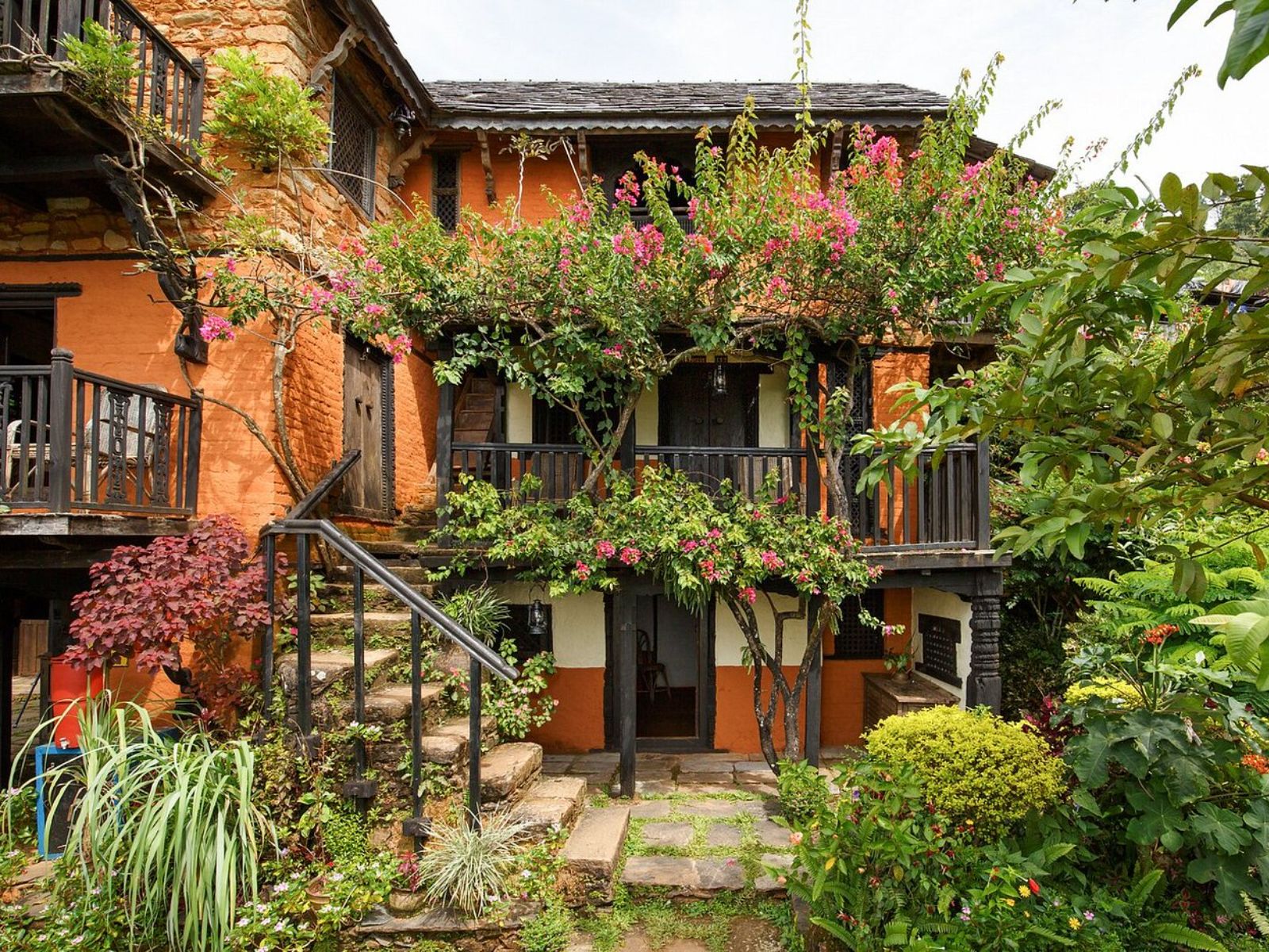 rondreis nepal, nuwakot, the famous farm, buitenaanzicht overdag