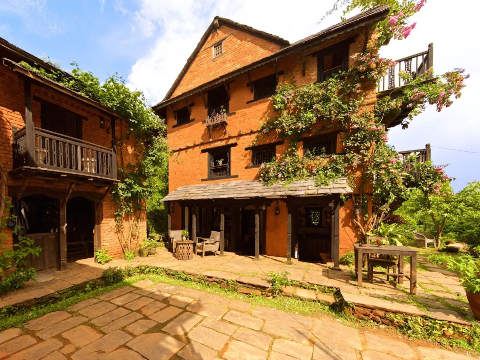 rondreis nepal, nuwakot, the famous farm, buitenaanzicht