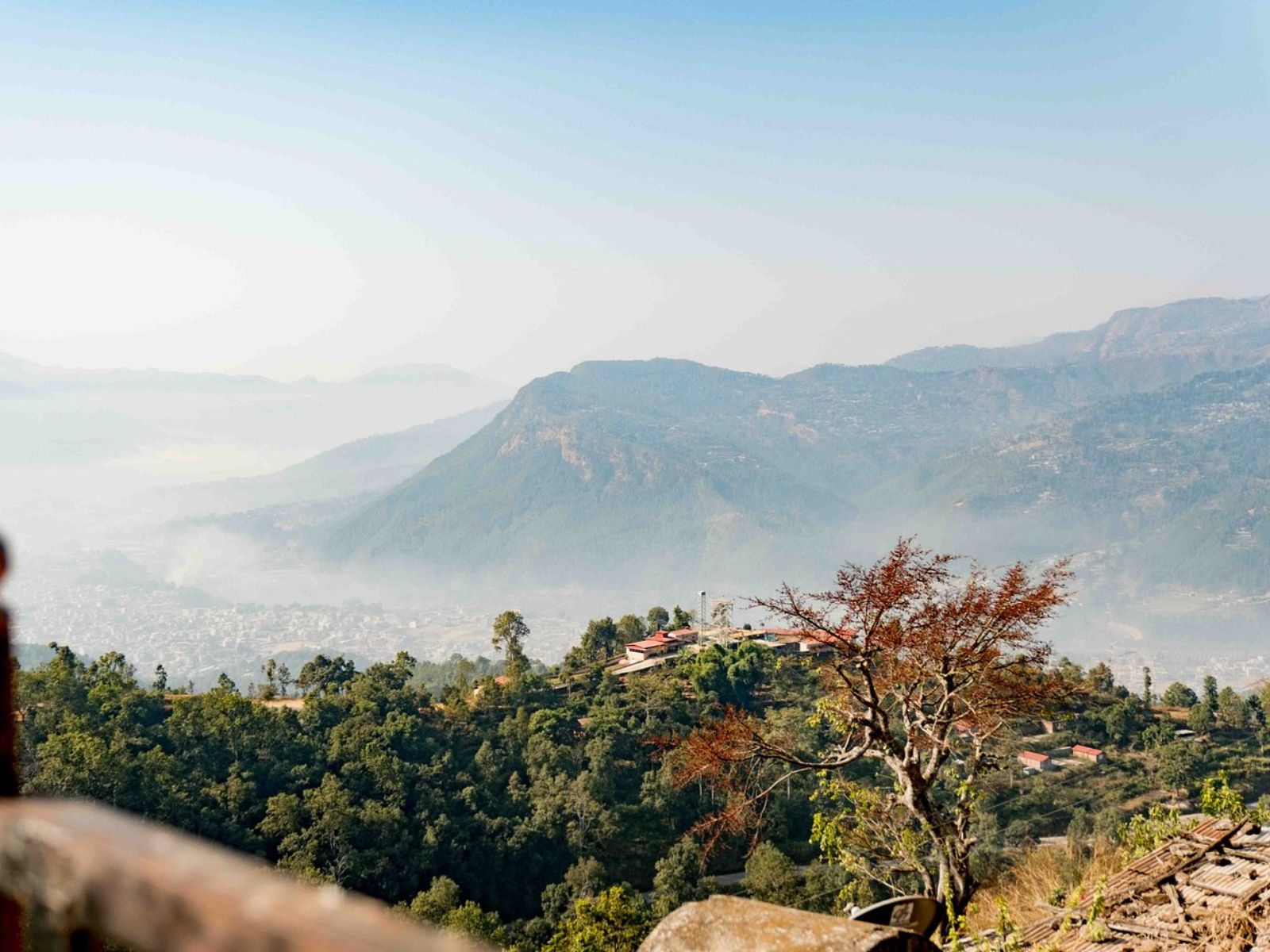 rondreis nepal, nuwakot, the famous farm, uitzicht over de vallei