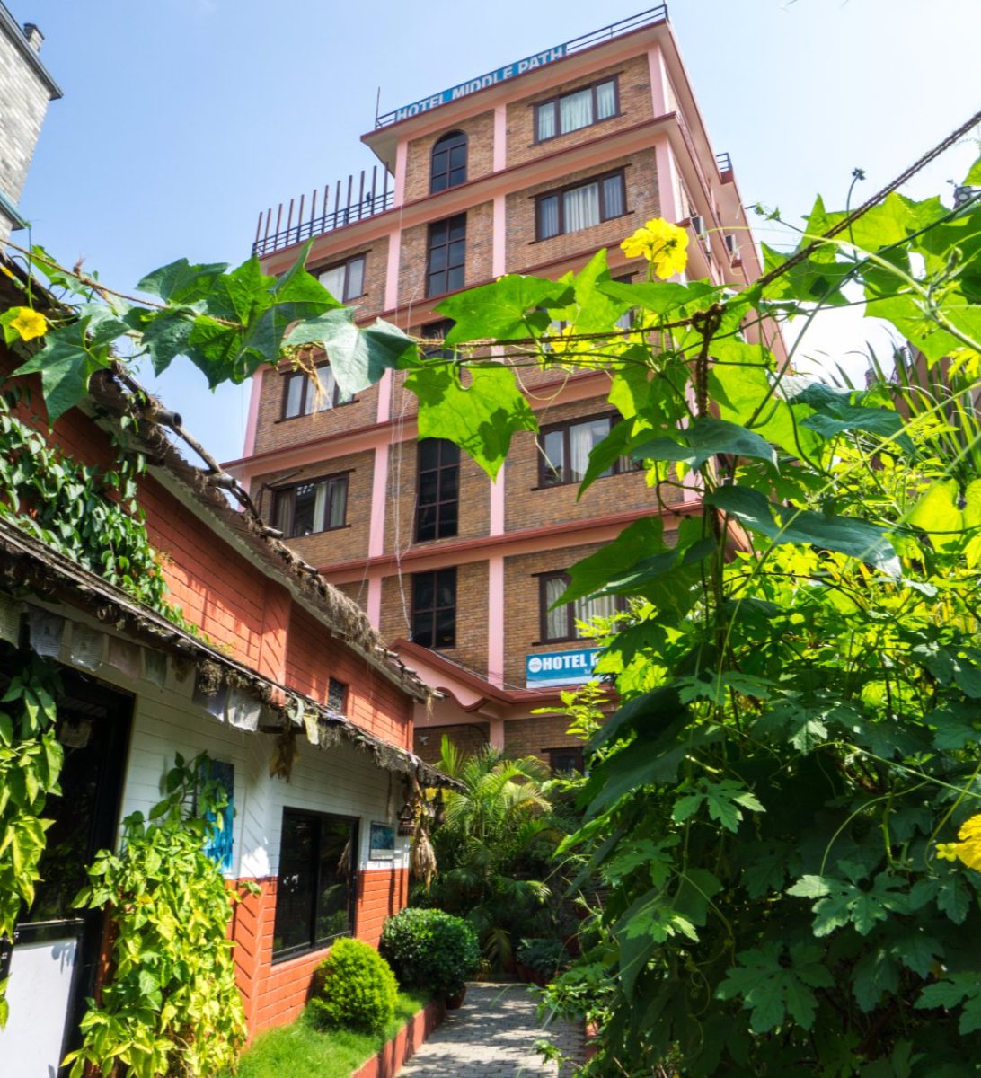 rondreis nepal, pokhara, hotel middle path, buitenaanzicht