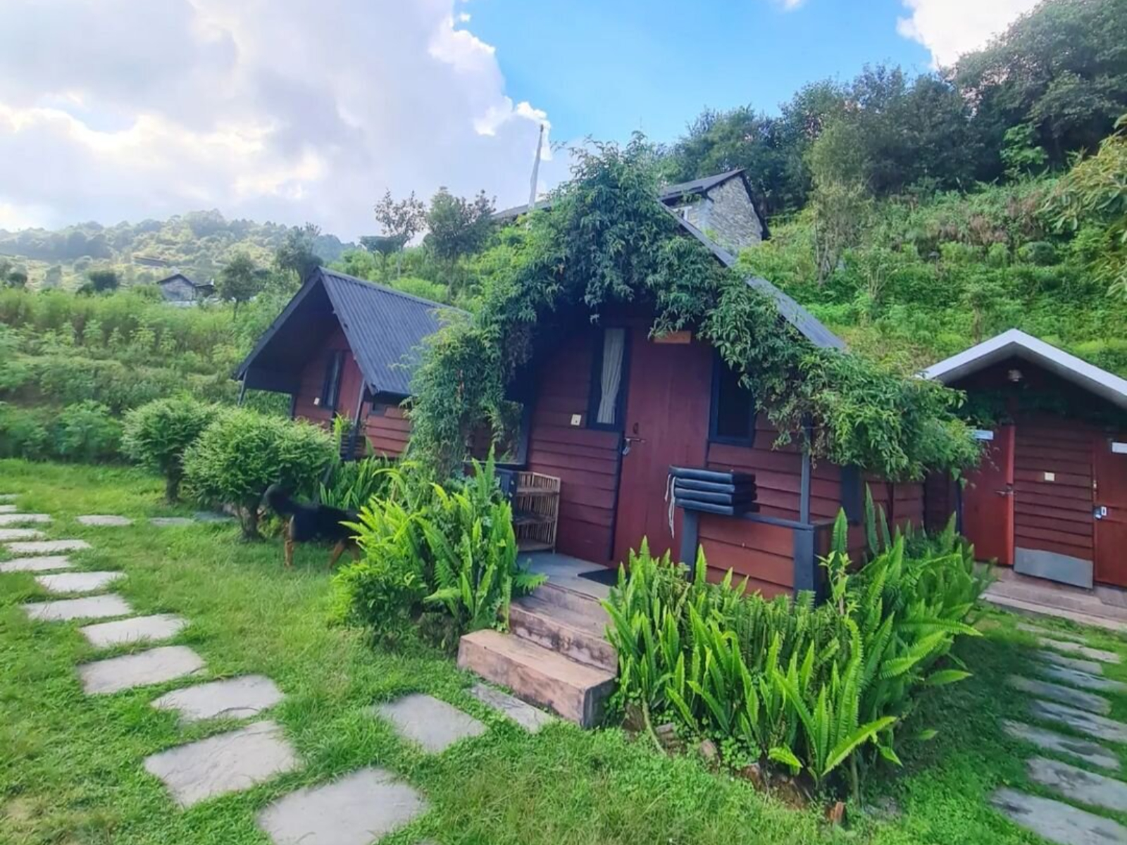 rondreis nepal, shivapuri, prakriti resort, lodges met groen