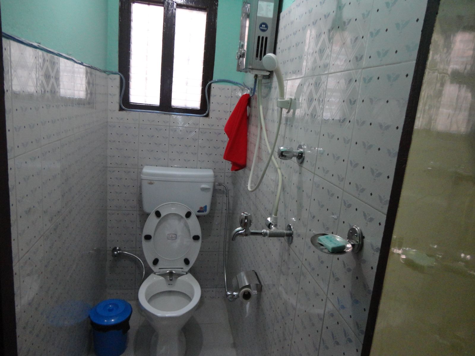 rondreis nepal, tansen, horizon home stay, badkamer