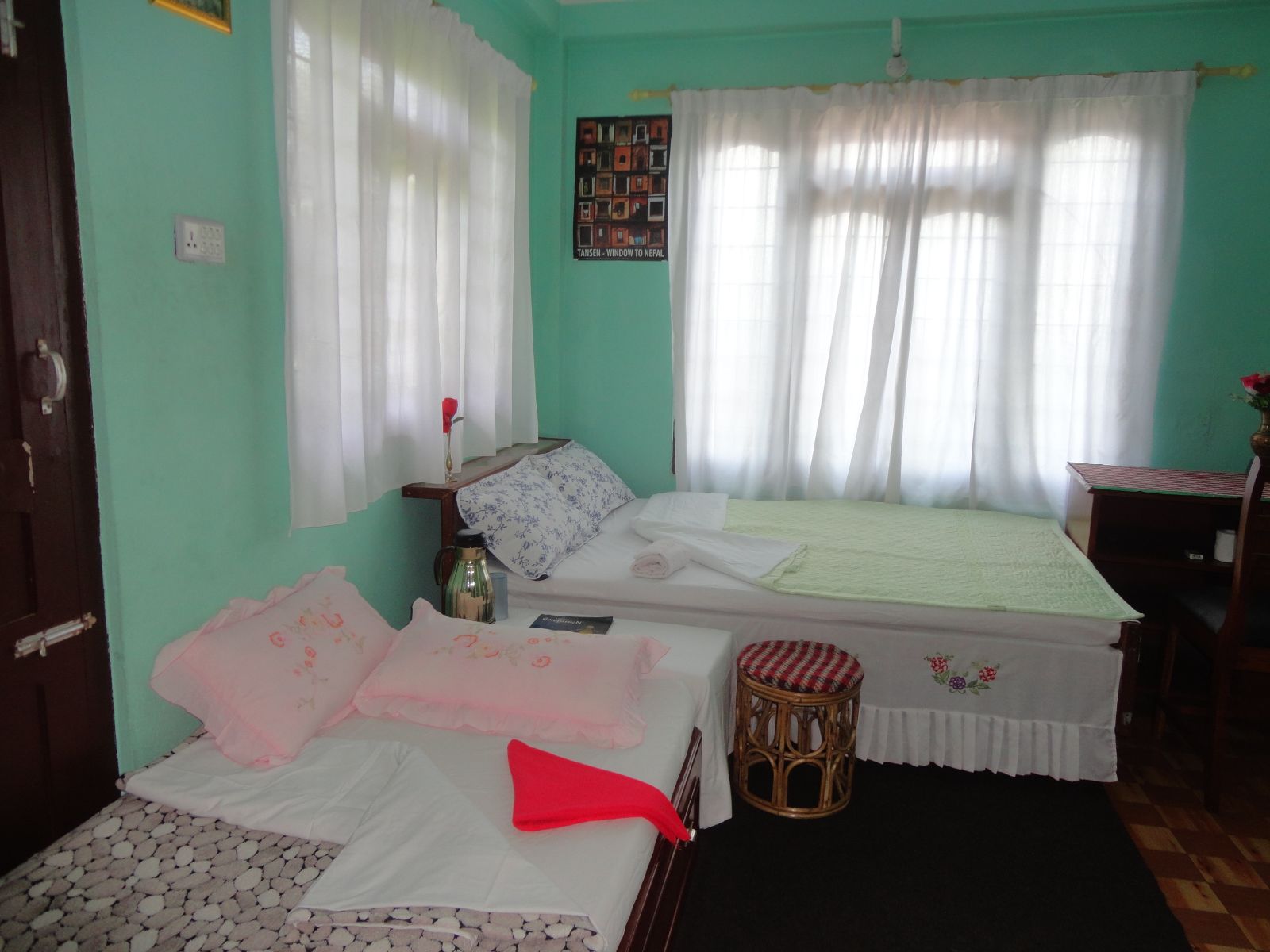 rondreis nepal, tansen, horizon home stay, kamer met twee bedden