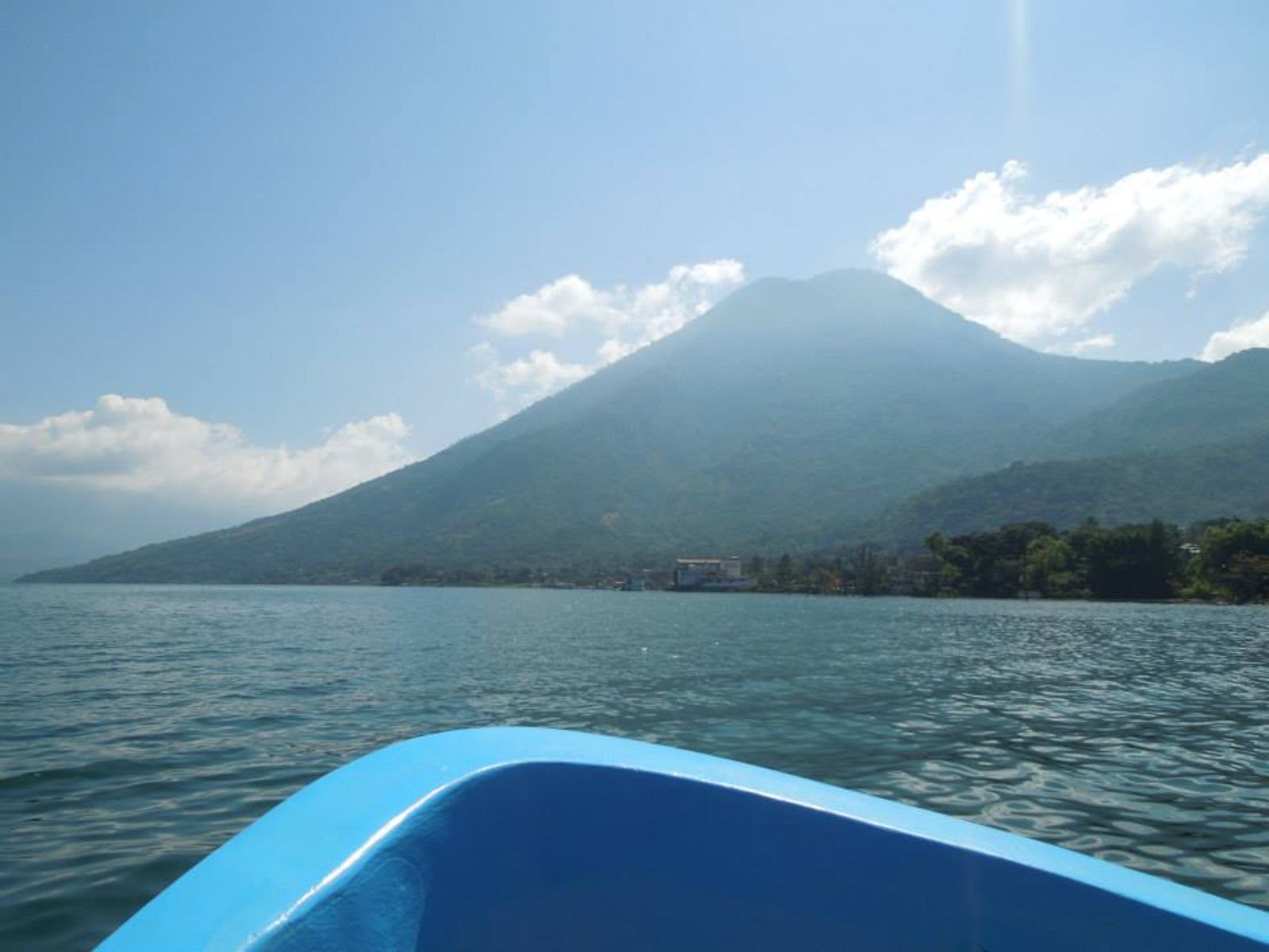Guatemala excursie, Panajachel, excursie meer van Atitlán, bootje op het meer