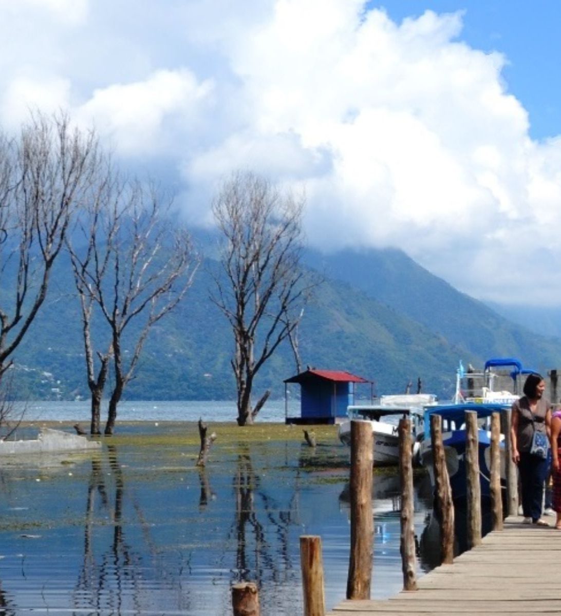 Guatemala excursie, Panajachel, excursie meer van Atitlán, steiger aan het meer