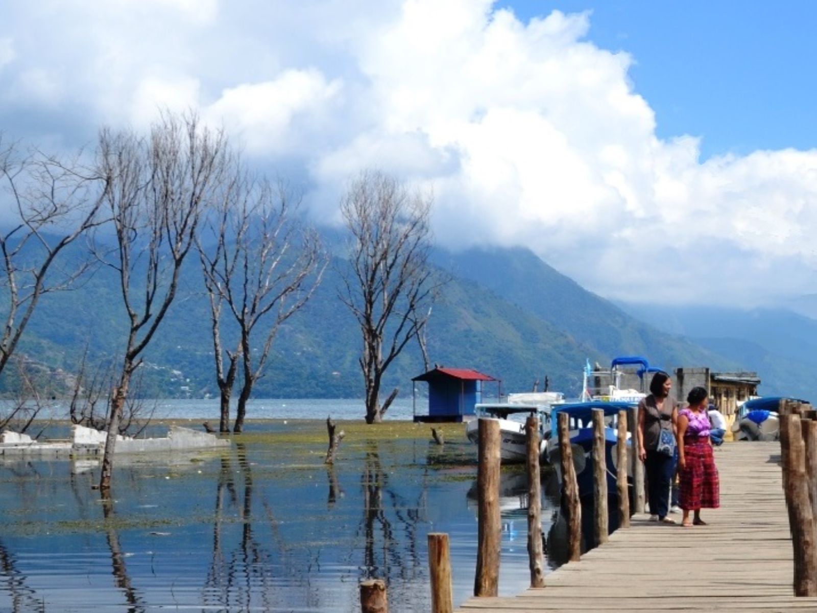 Guatemala excursie, Panajachel, excursie meer van Atitlán, steiger aan het meer