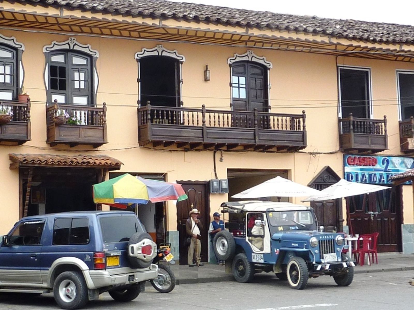 Rondreis Colombia, Armenia, excursie per jeep naar Valle de Cocora en Salento, jeep in de stad