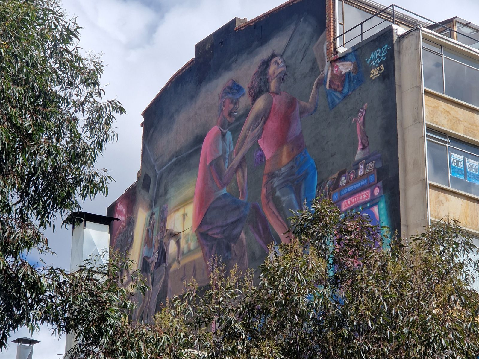 Rondreis Colombia, Bogotá, excursie Street art tour, street art aan een gebouw
