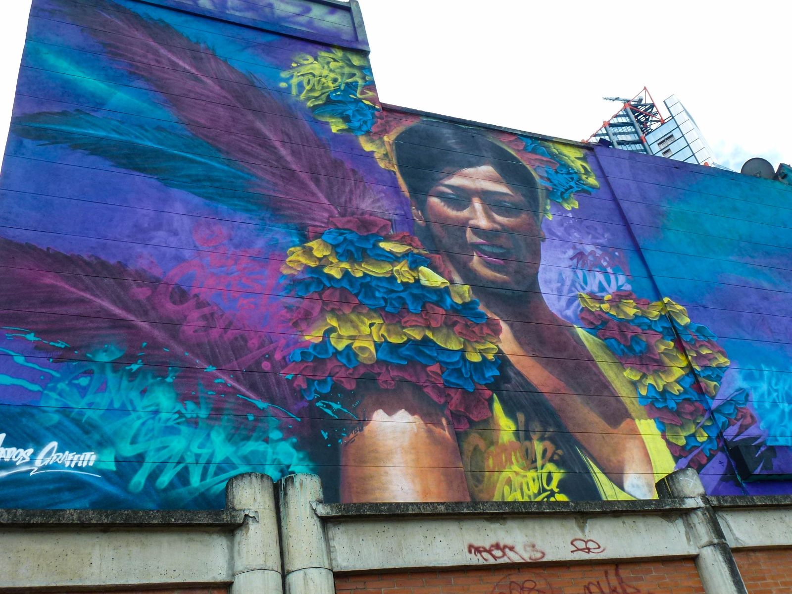 Rondreis Colombia, Bogotá, excursie Street art tour, street art vrouw