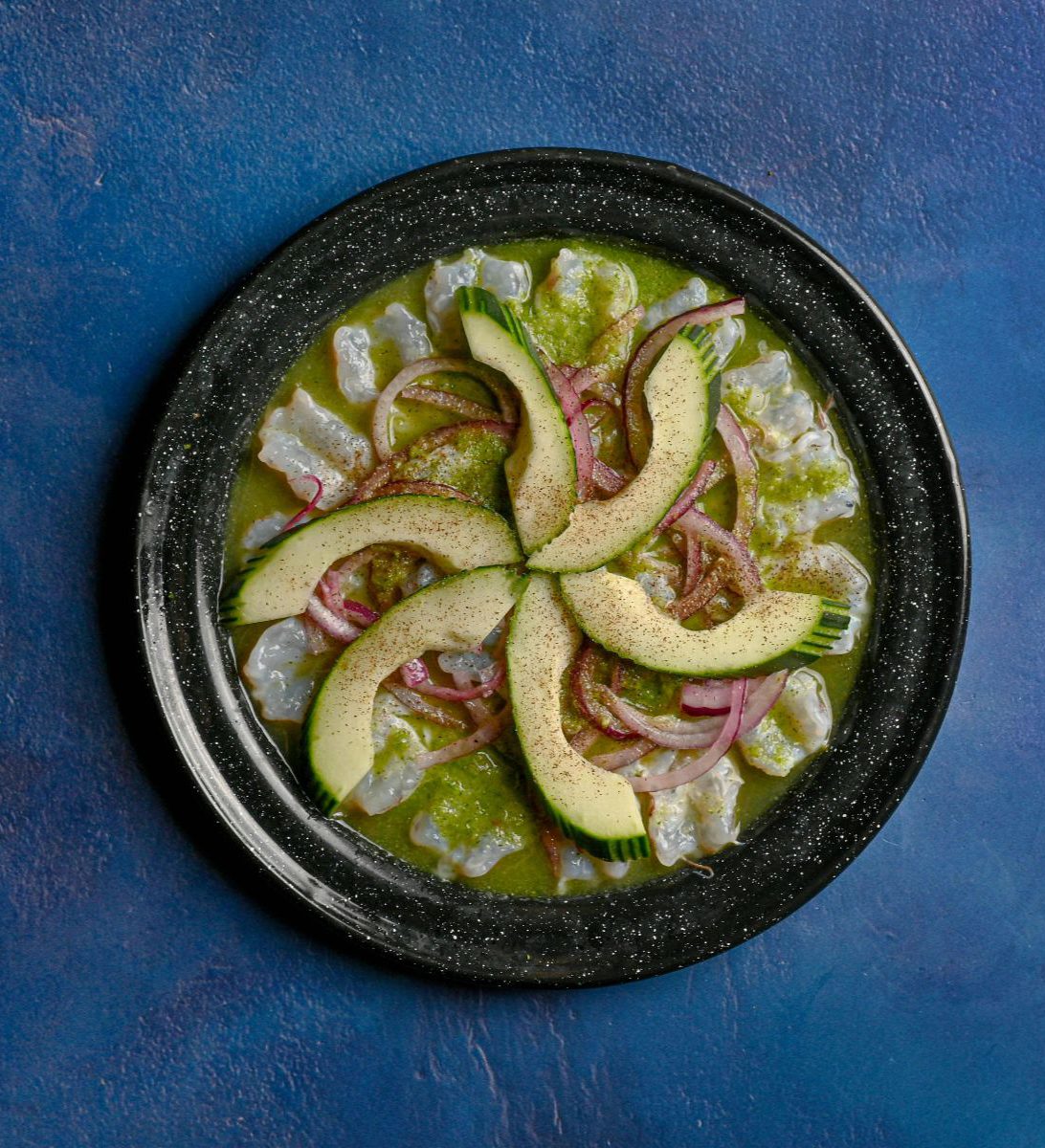 Rondreis Colombia, Cartagena, workshop ceviche, ceviche met avocado