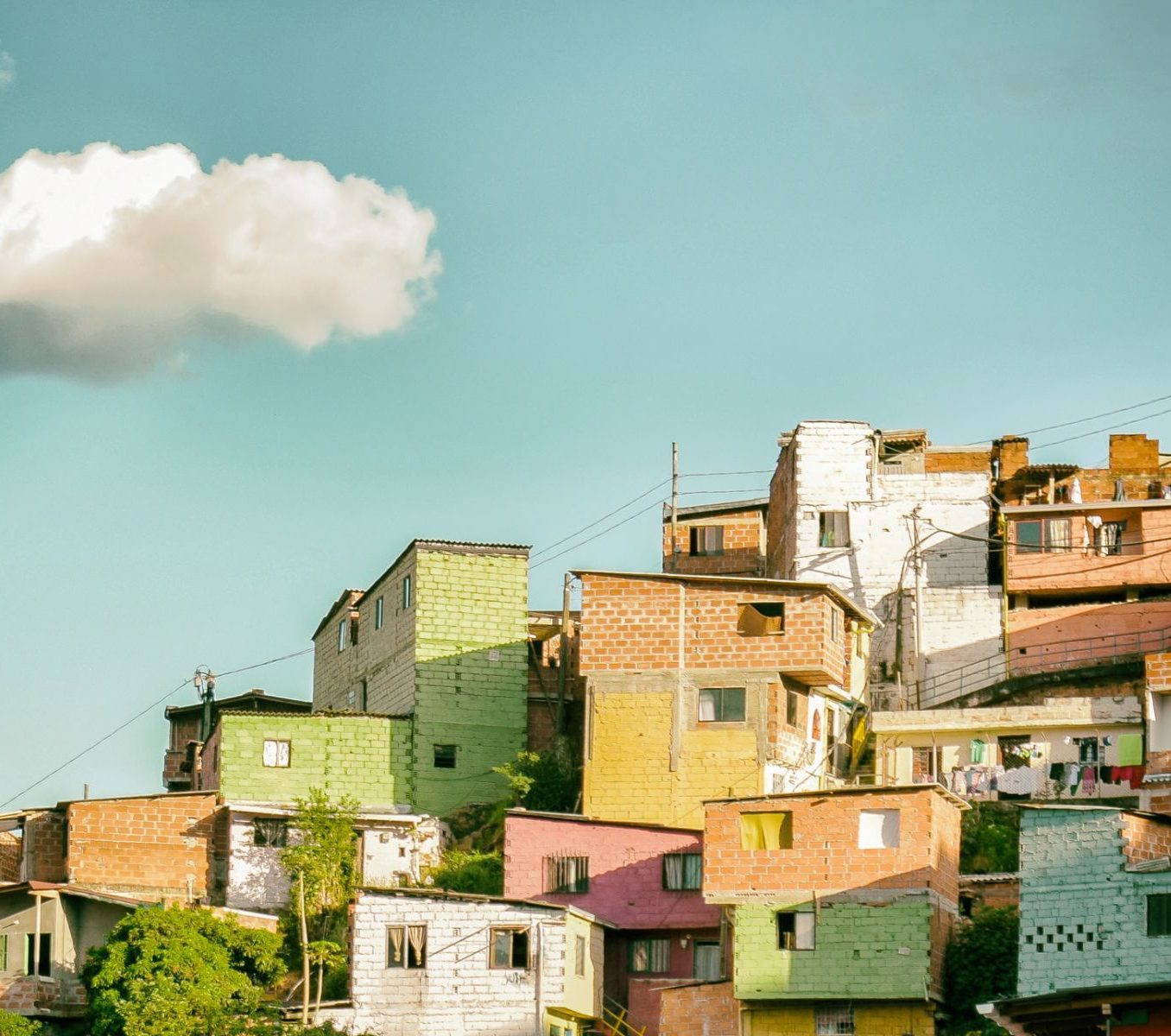 Rondreis Colombia, Medellín, excursie kleurrijk Guatapé en de rots van El Peñol, gekleurde huizen
