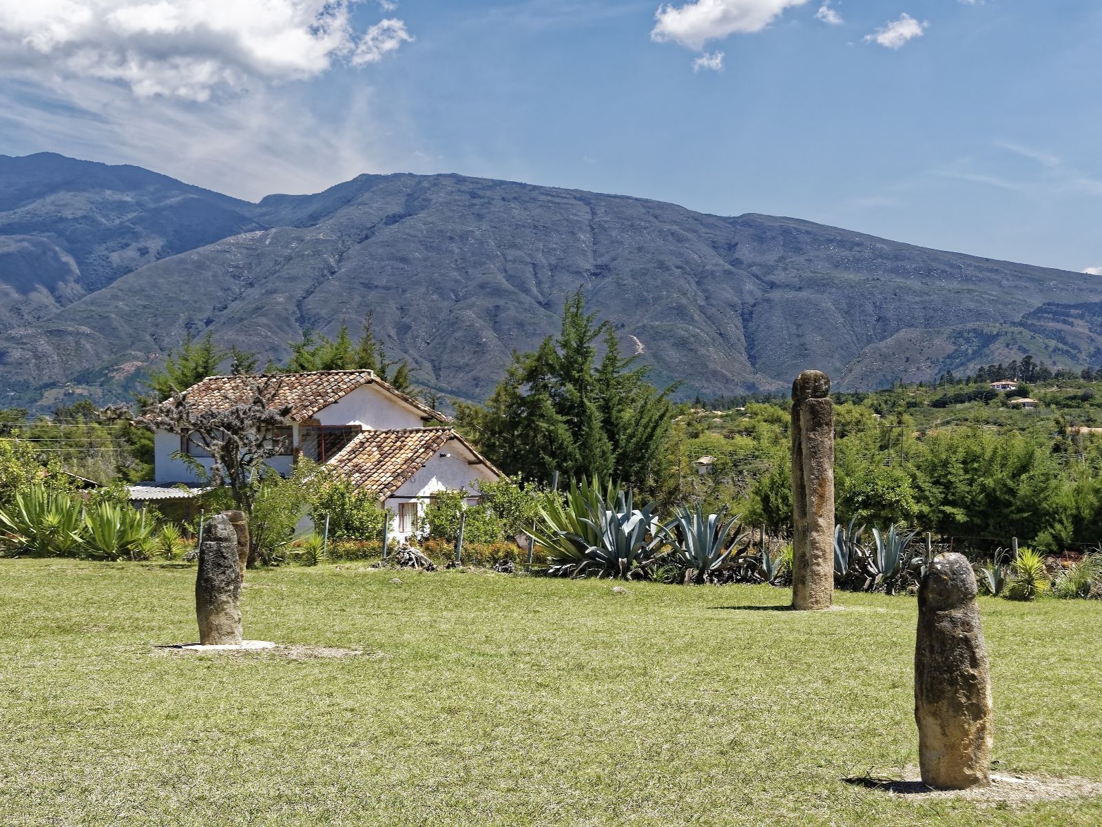 Rondreis Colombia, Villa de Leyva, excursie fietstour rond Villa de Leyva, groene omgeving met bergen