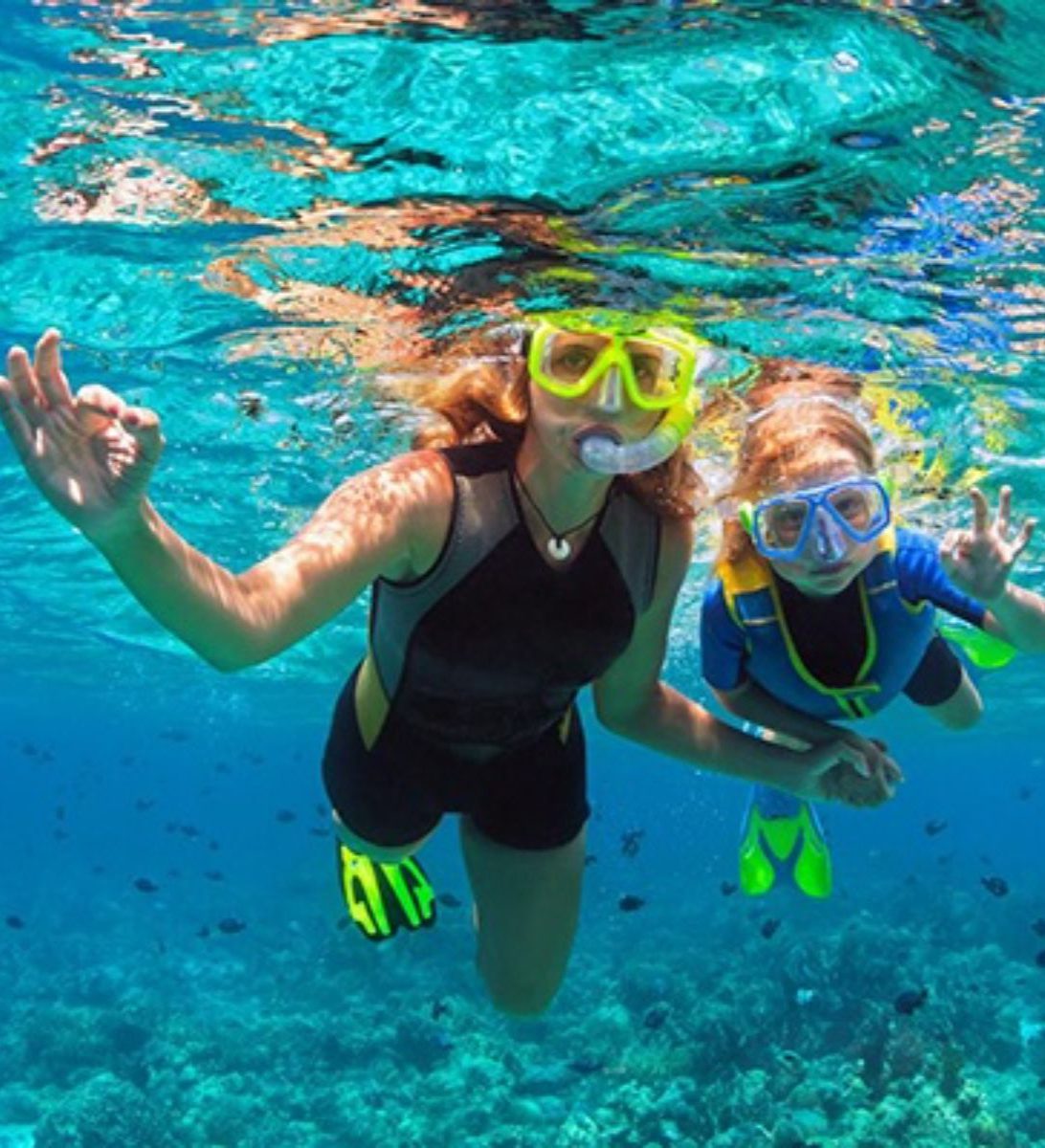 Rondreis Cuba, Playa Larga, excursie snorkelavontuur rond Playa Larga, twee snorkelaars