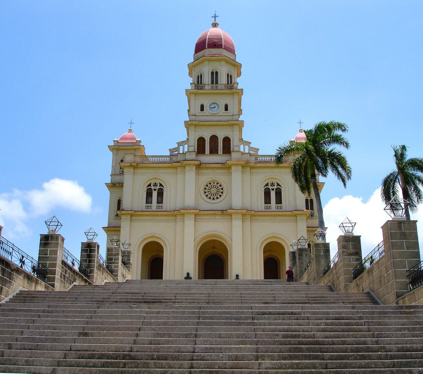 Rondreis Cuba, Santiago de Cuba, excursie Stadstour Santiago de cuba, vooraanzicht kathedraal