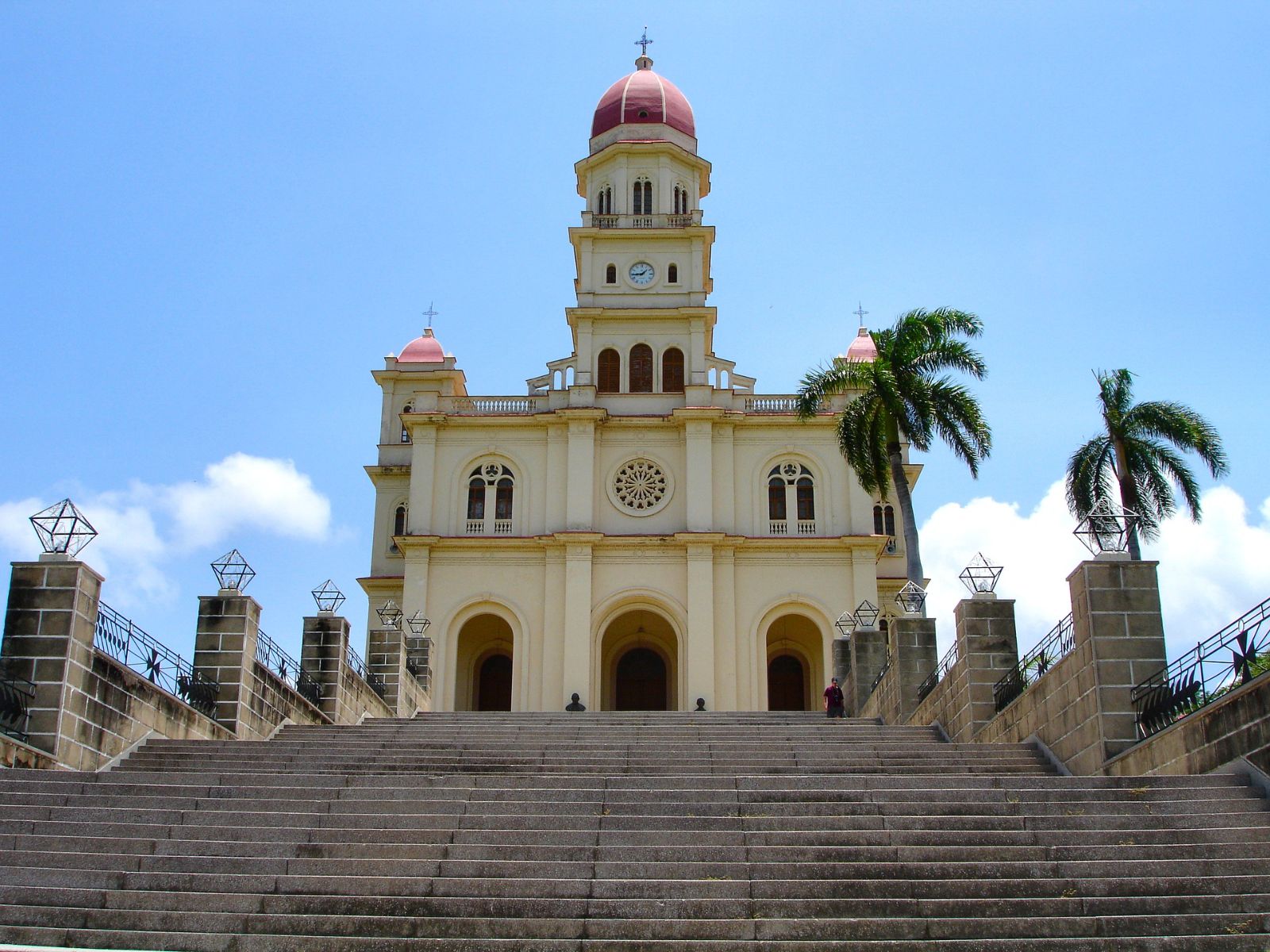 Rondreis Cuba, Santiago de Cuba, excursie Stadstour Santiago de cuba, vooraanzicht kathedraal