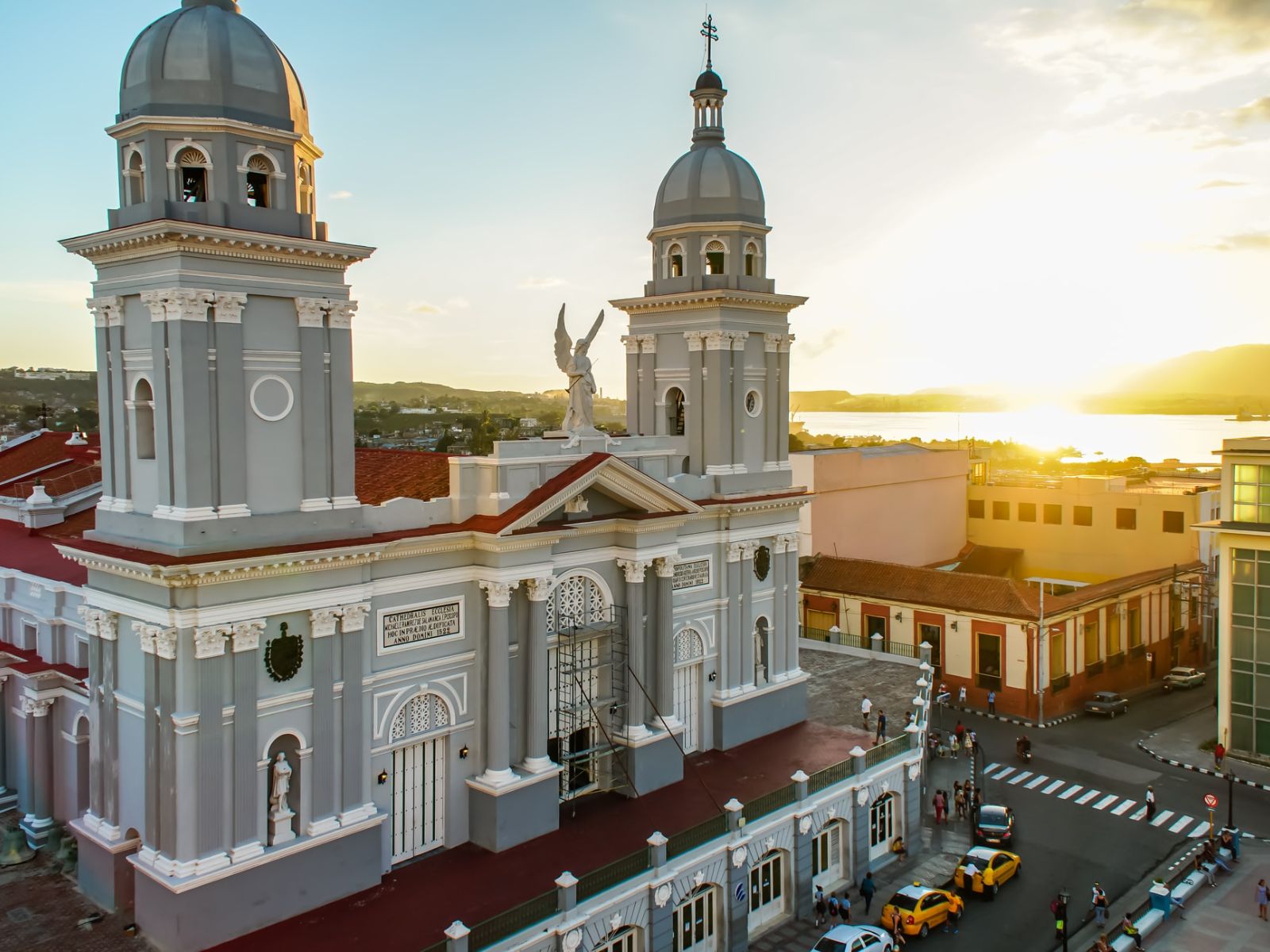 Rondreis Cuba, Santiago de Cuba, excursie Stadstour Santiago de cuba, zijaanzicht kathedraal