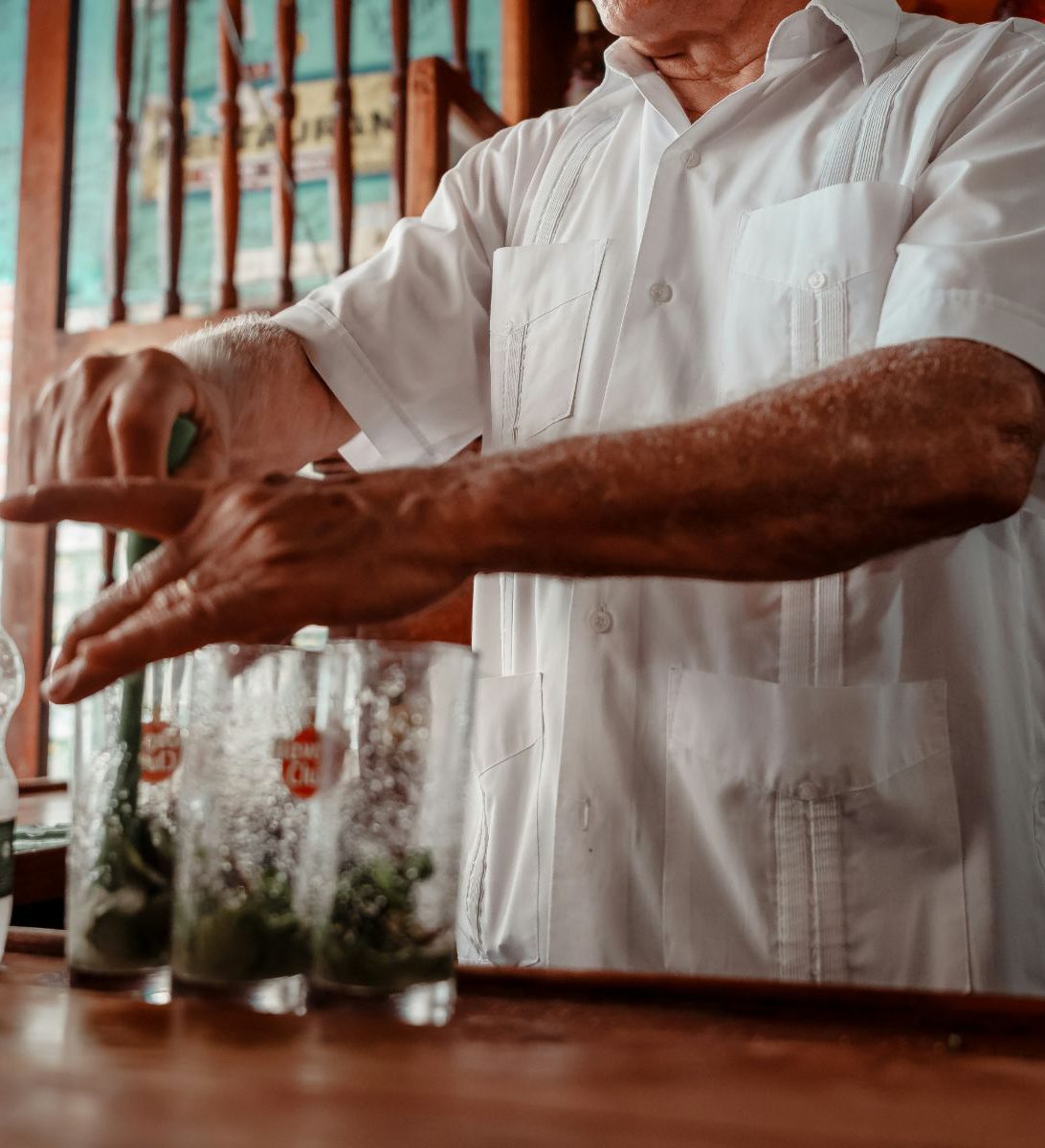 Rondreis Cuba, Viñales, Viñales rumproeverij en tapas, glazen rum