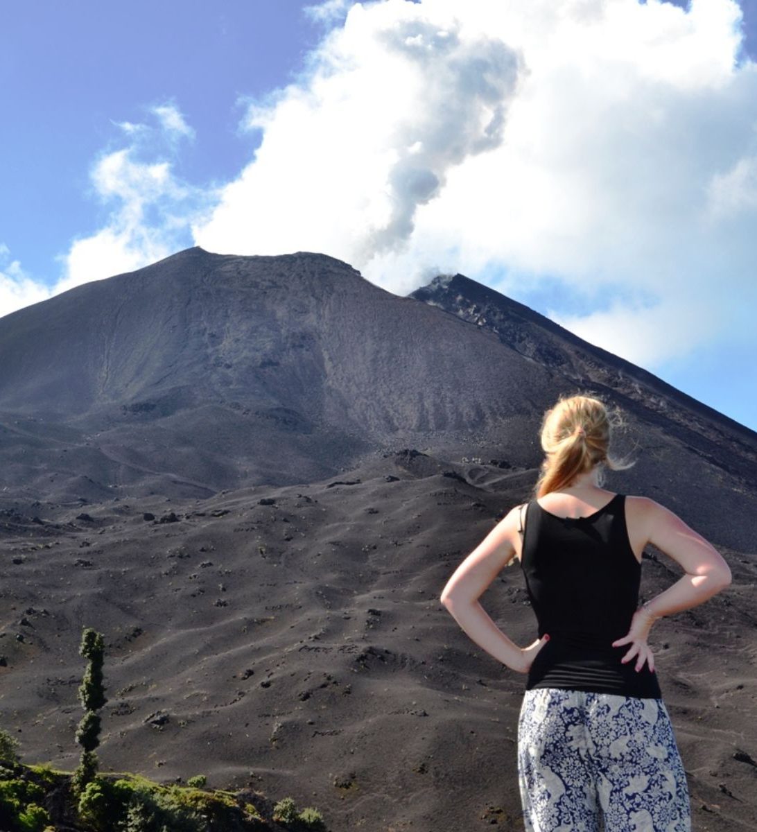 Rondreis Guatemala, Antigua, excursie beklim de Pacaya Vulkaan, Irene
