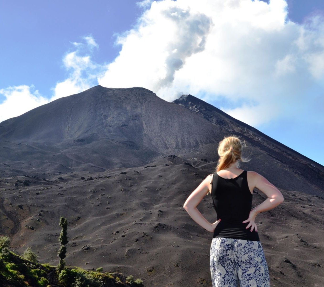 Rondreis Guatemala, Antigua, excursie beklim de Pacaya Vulkaan, Irene