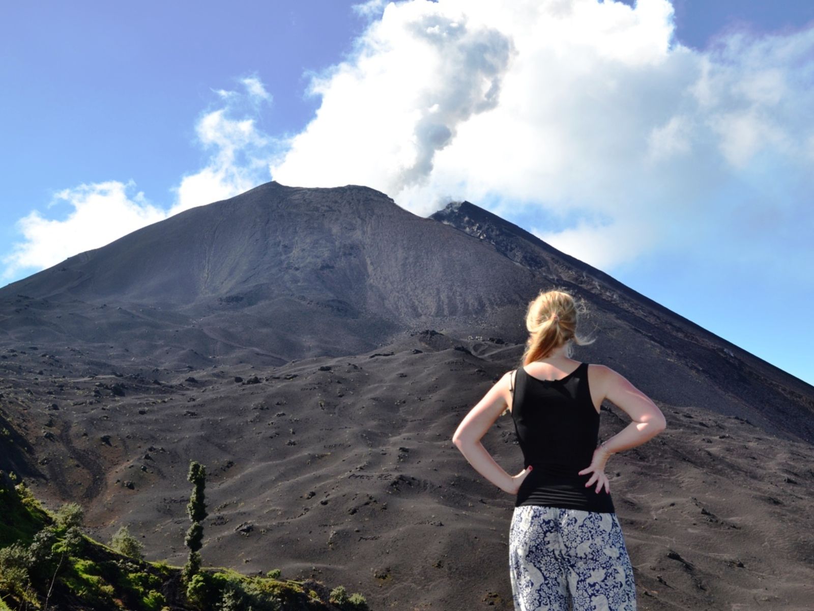 Rondreis Guatemala, Antigua, excursie beklim de Pacaya Vulkaan, Irene