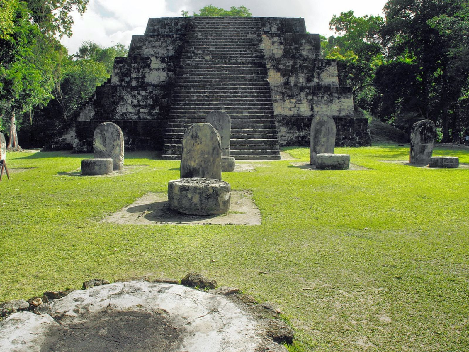 Rondreis Guatemala, Flores, excursie zonsopkomst in Tikal, Maya ruïne