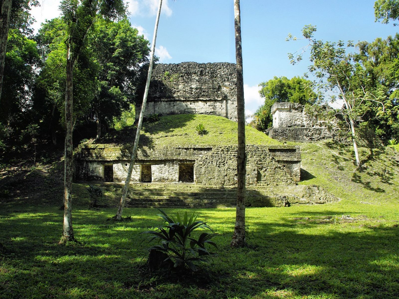 Rondreis Guatemala, Flores, excursie zonsopkomst in Tikal, ruïne