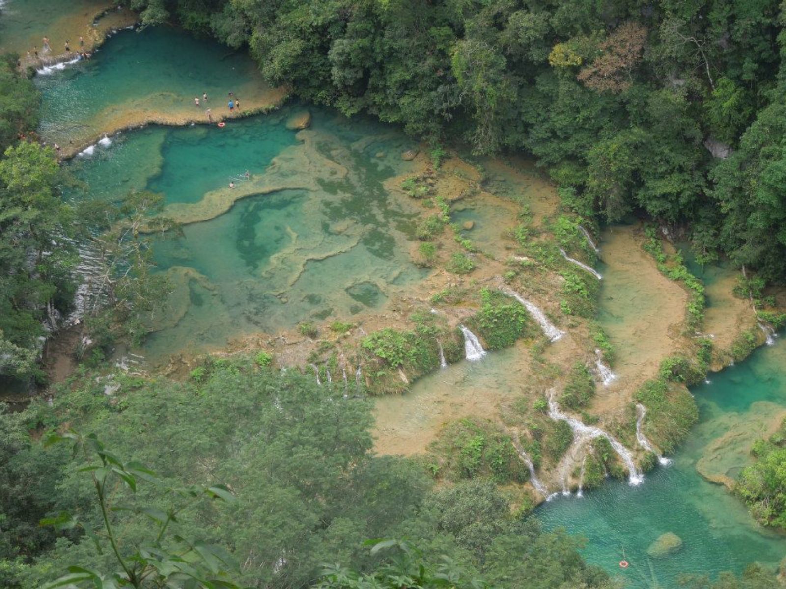 Rondreis Guatemala, Lanquin, excursie natuurspektakel bij Semuc Champey en Lanquin, Semuc Champey bovenaanzicht