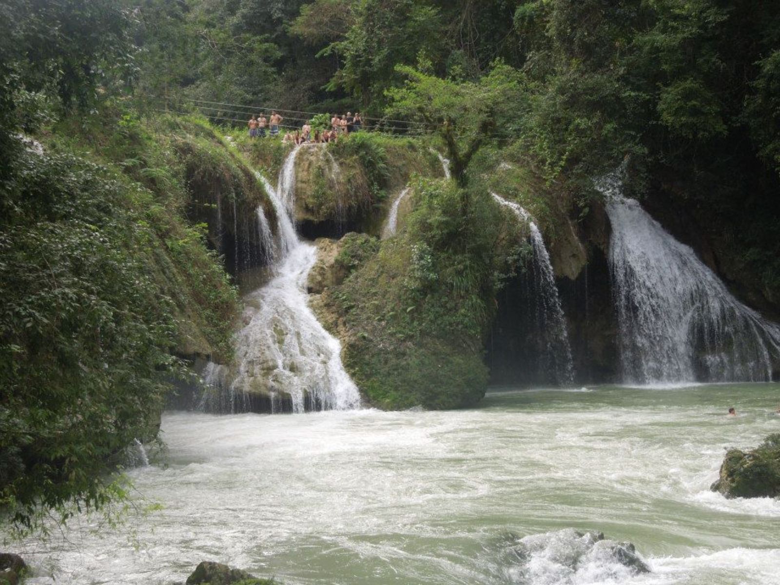 Rondreis Guatemala, Lanquin, excursie natuurspektakel bij Semuc Champey en Lanquin, waterval lanquin