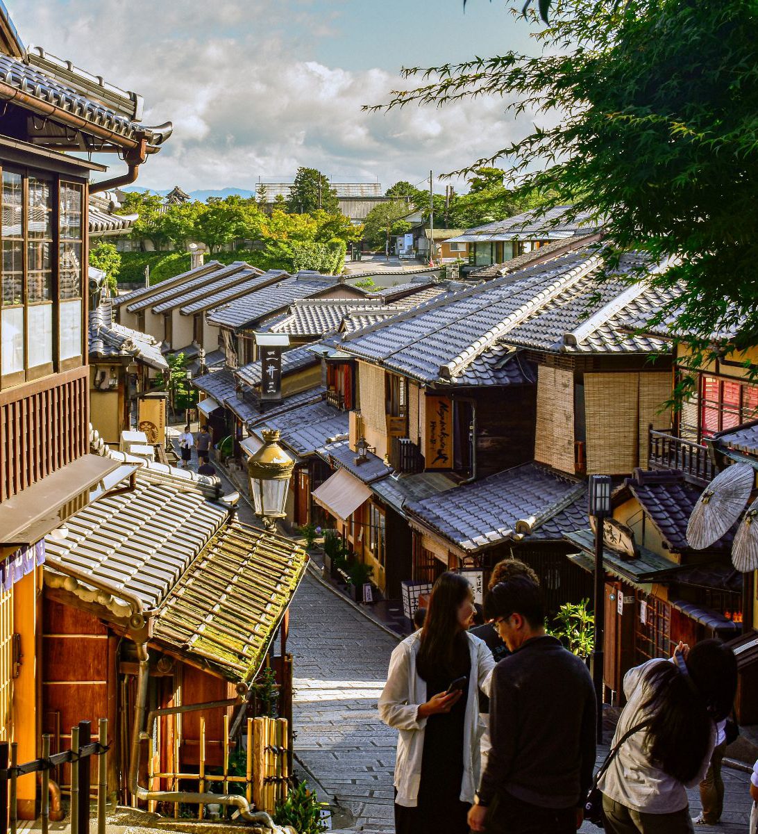 Rondreis Japan, Kyoto, excursie Wandeltour, straat met locals