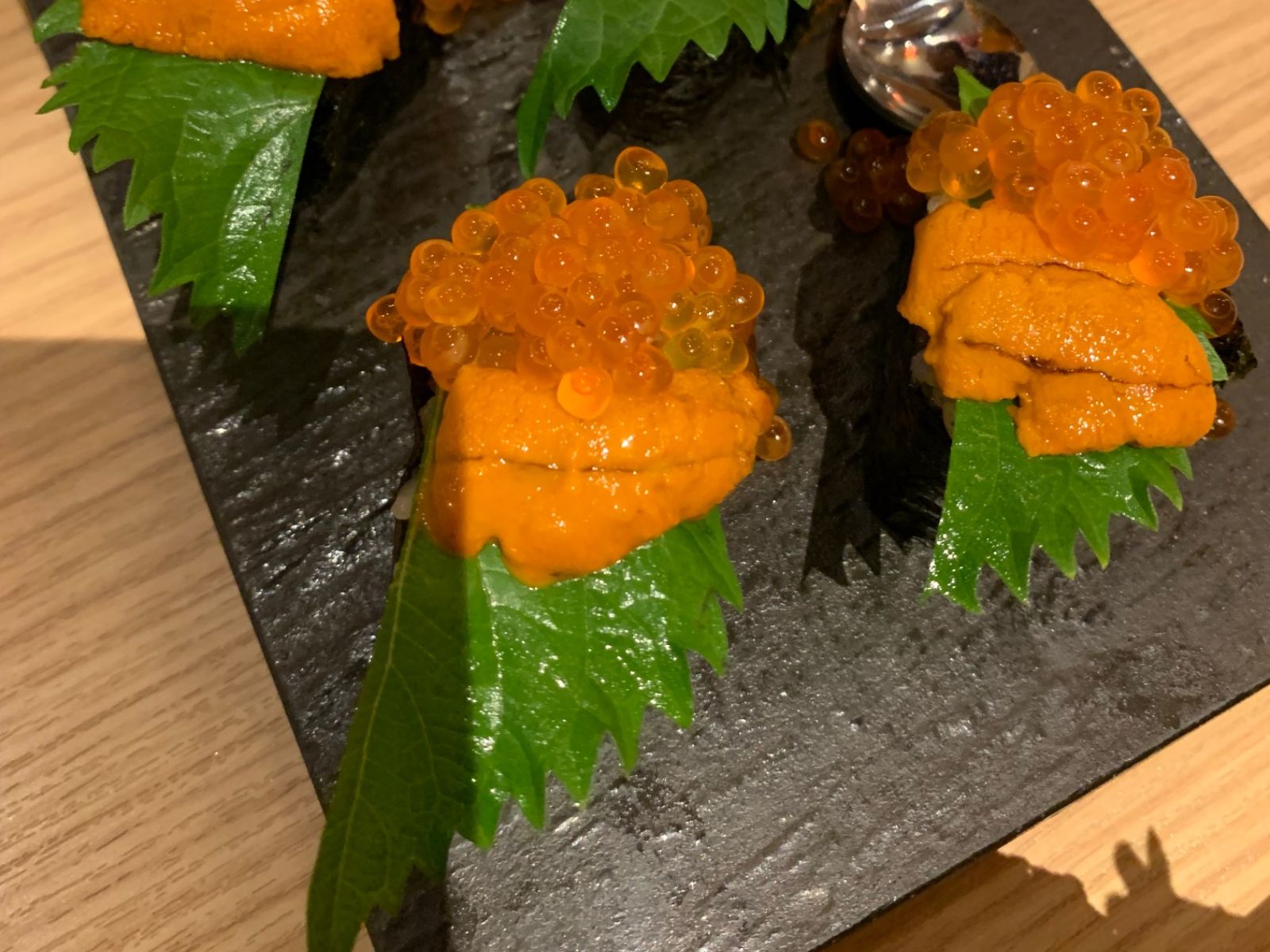 Rondreis Japan, Osaka, excursie Osaka food tour, sushi uni