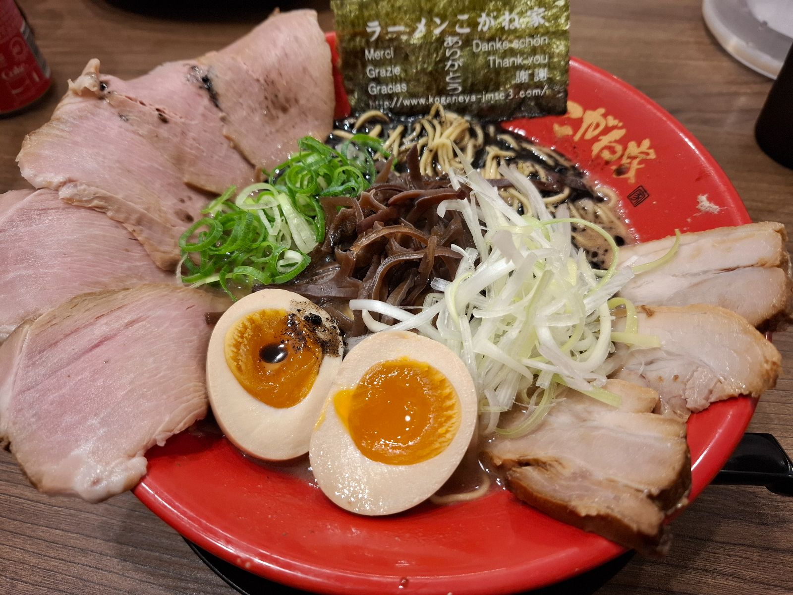 Rondreis Japan, Takayama, Food tour en culturele wandeling met gids, Ramen met vlees