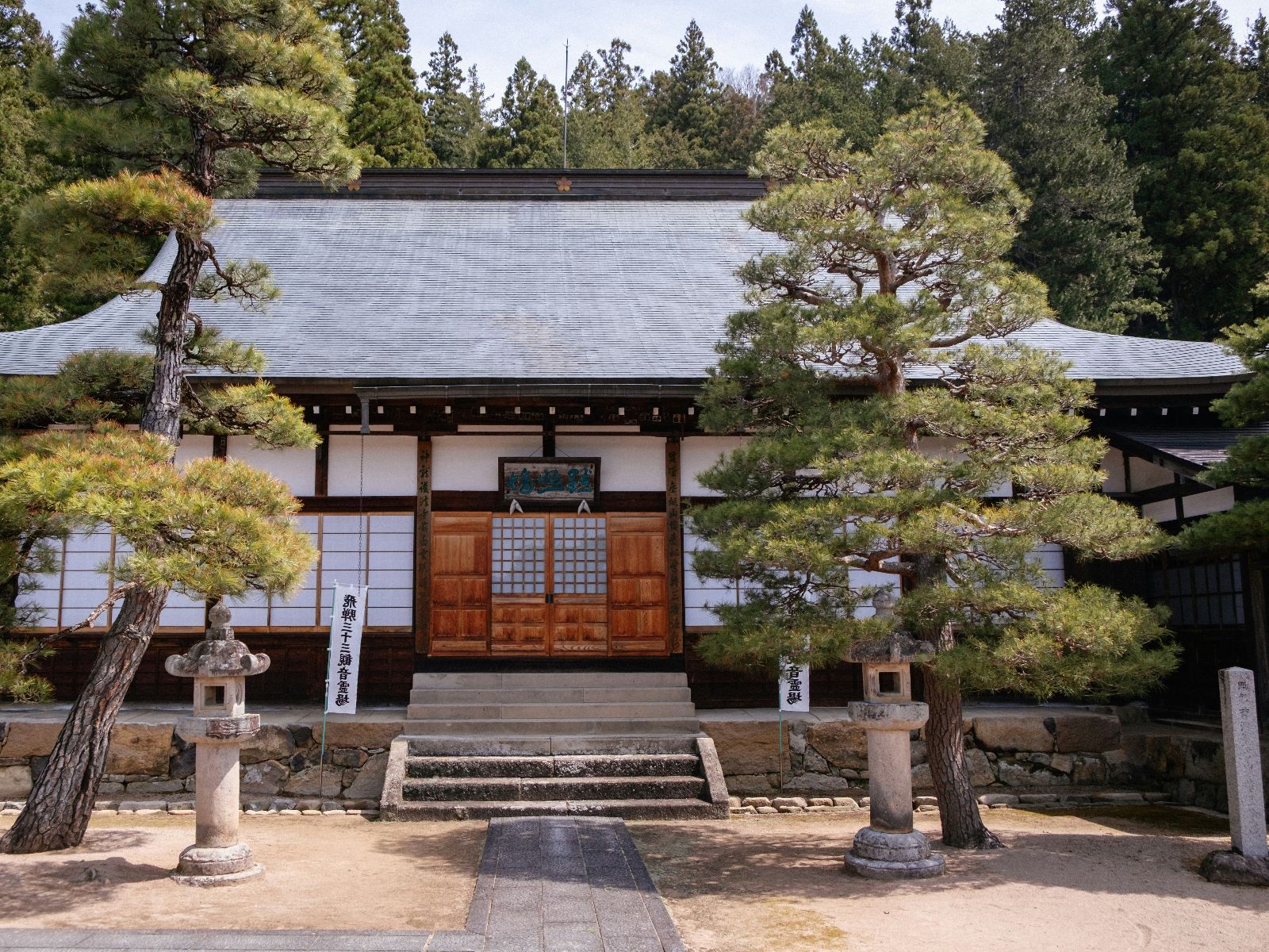 Rondreis Japan, Takayama, Food tour en culturele wandeling met gids, japanse tempel
