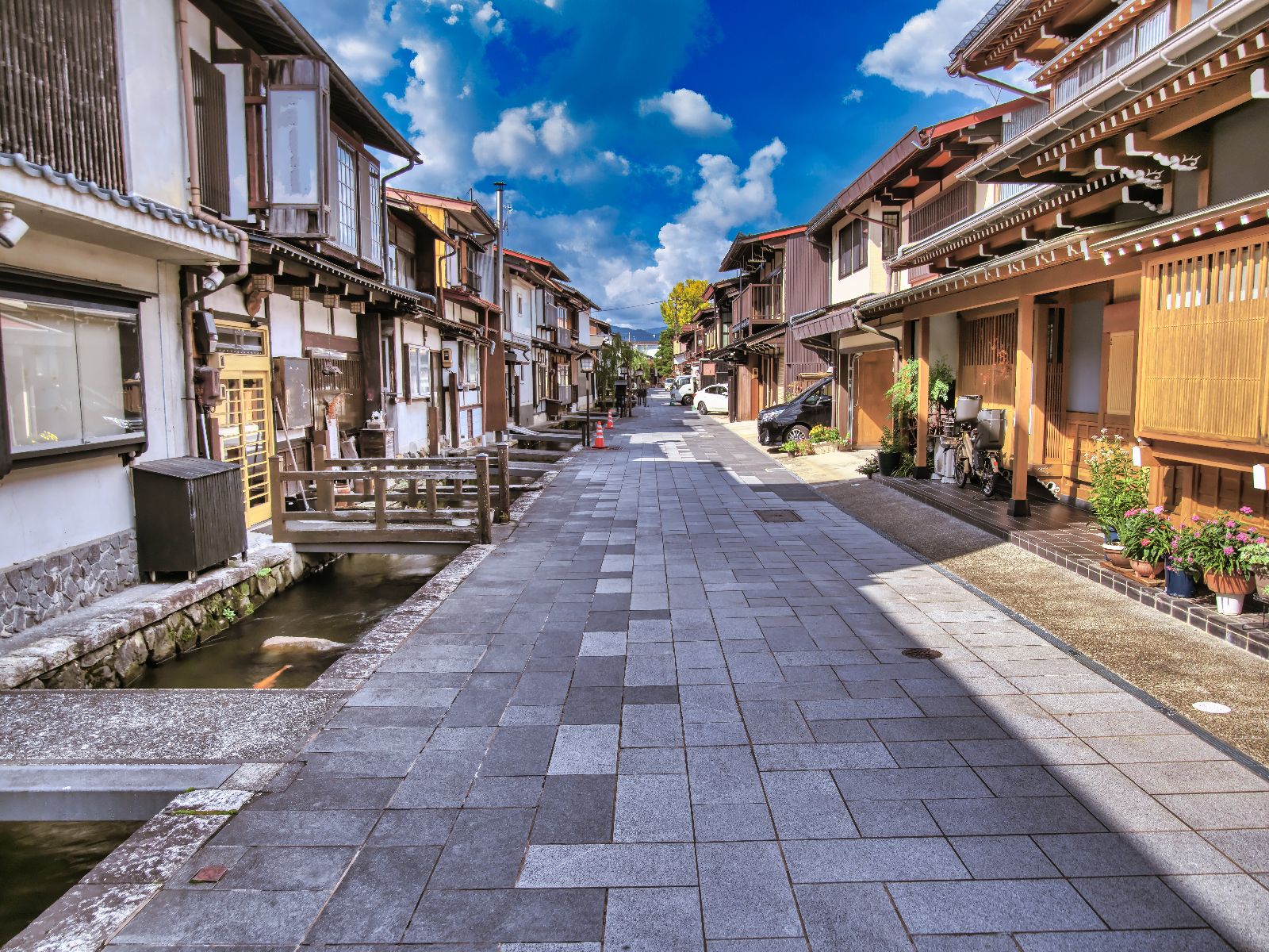 Rondreis Japan, Takayama, excursie fietstour door Hida Furukawa, straat in Hida Furukawa