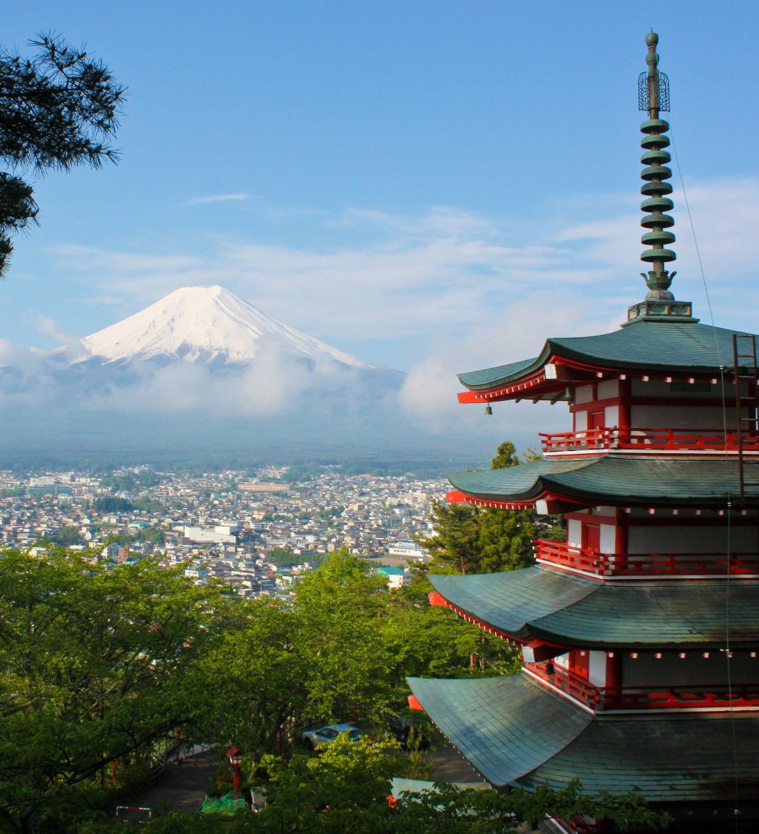 Rondreis Japan, Tokyo, excursie Dagtour Mount Fuji & Hakone, Pagoda met uitzicht op Mount Fuji