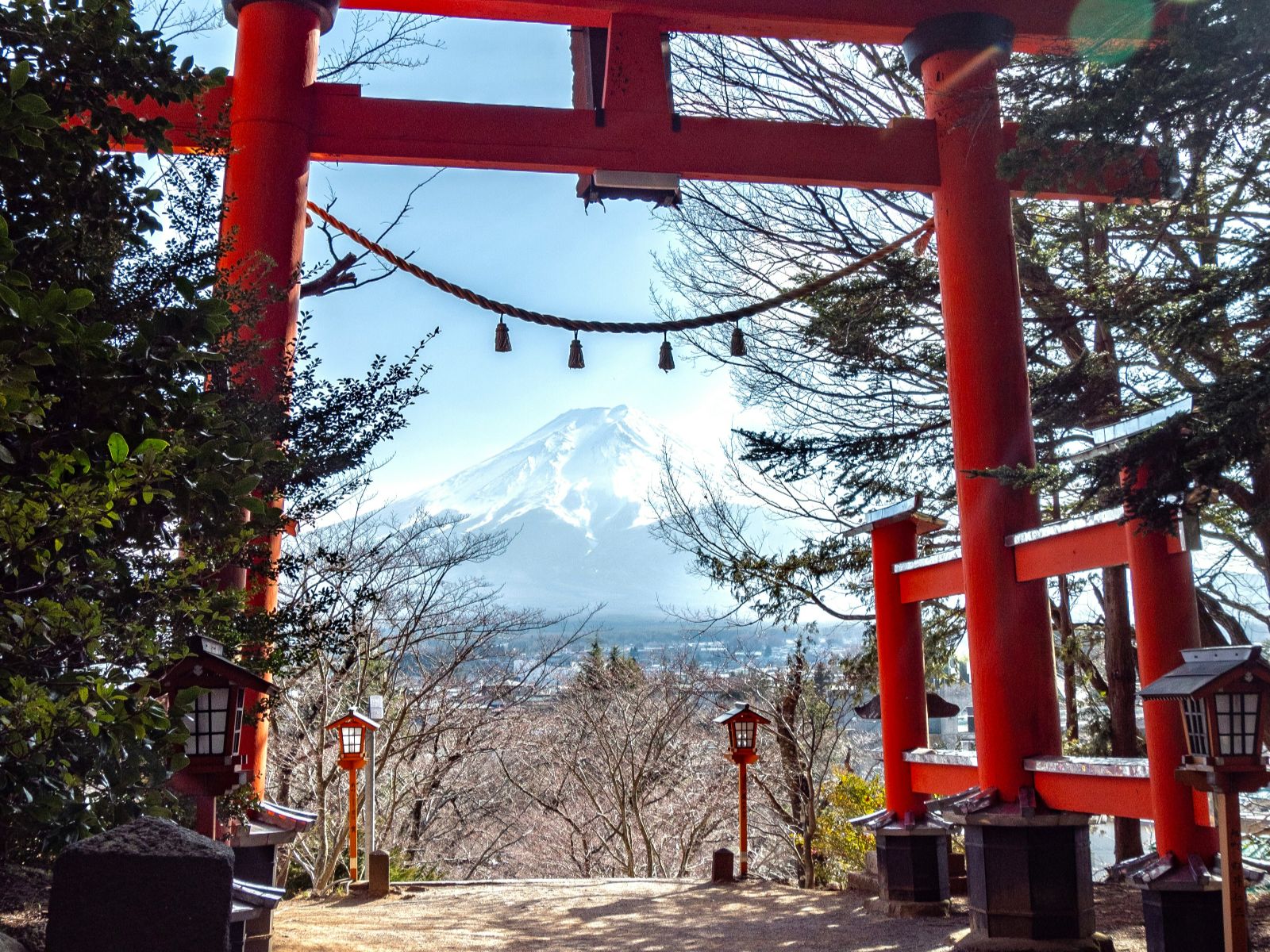 Rondreis Japan, Tokyo, excursie Dagtour Mount Fuji & Hakone, Poort met uitzicht op Mount Fuji