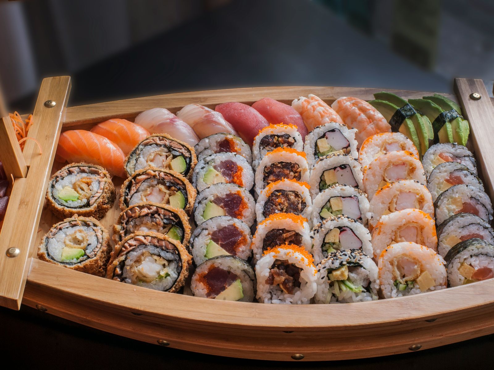 Rondreis Japan, Tokyo, excursie Sushi Workshop, plaat met sushi
