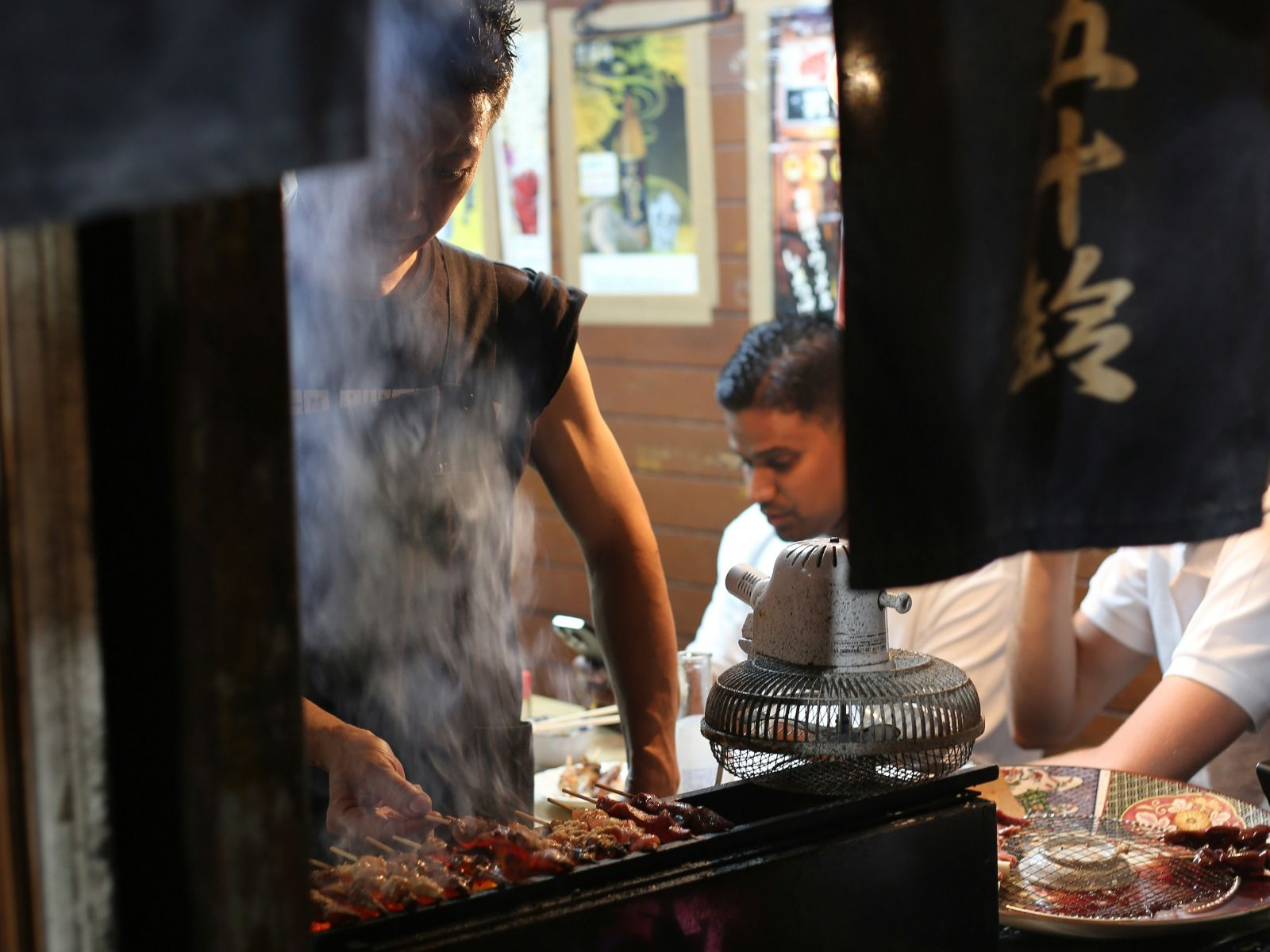 Rondreis Japan, Tokyo, excursie Tokyo foodtour, restaurant met koks
