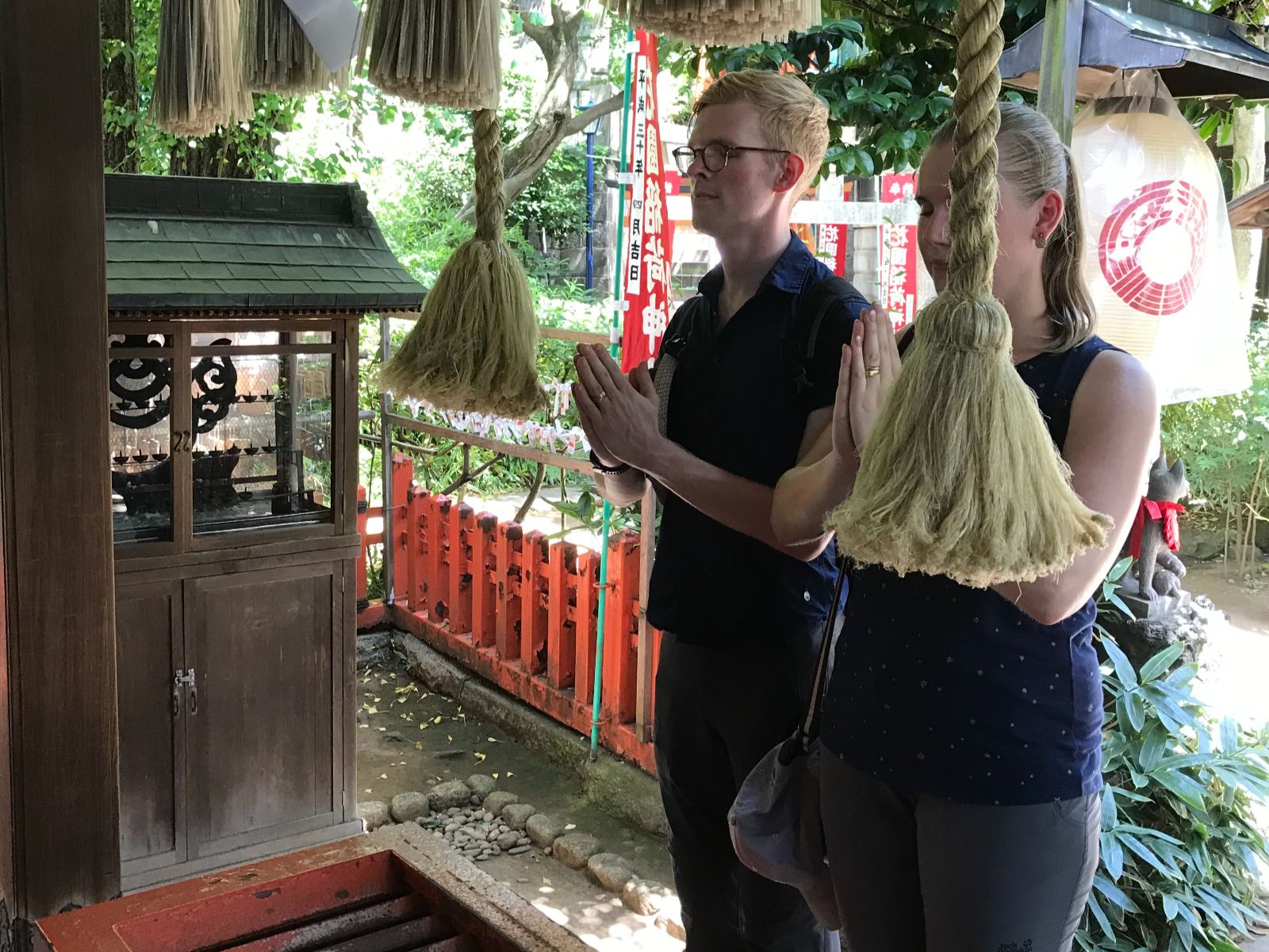 Rondreis Japan, Tokyo, excursie Tokyo wandeltour, Ueno Park tempel met toeristen