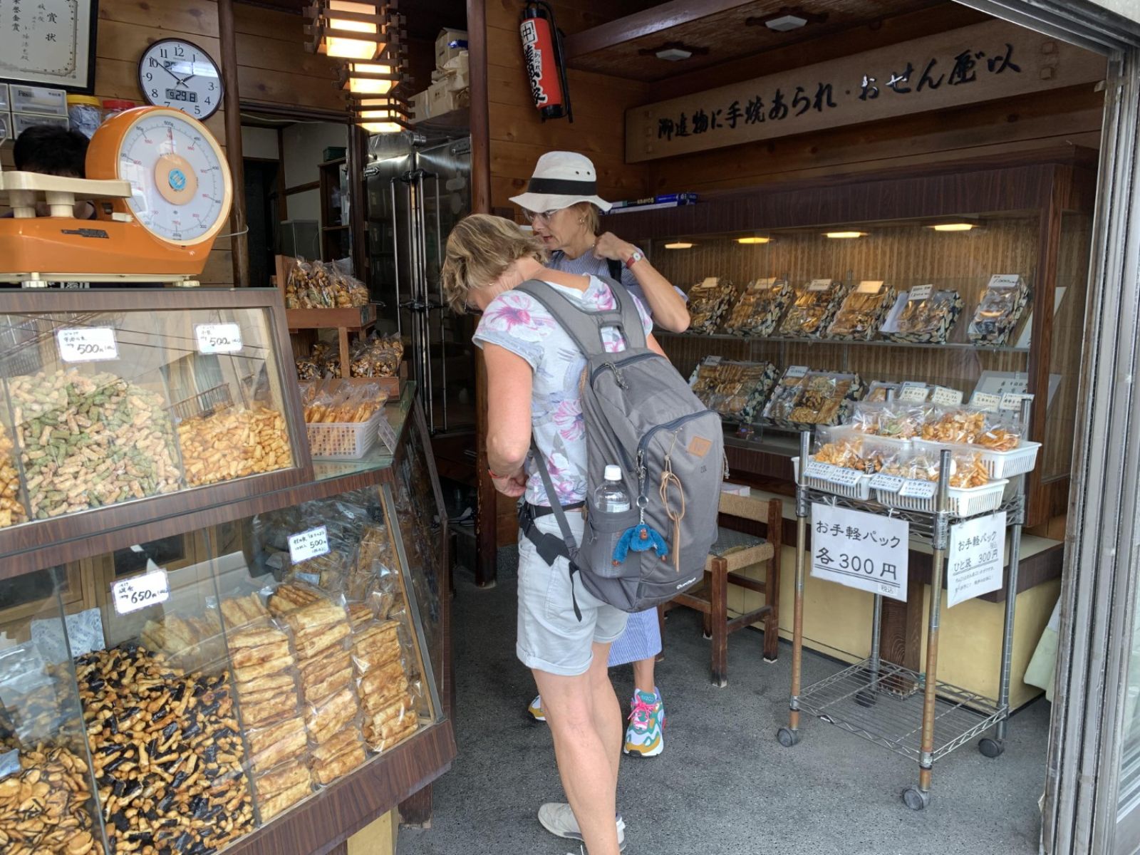 Rondreis Japan, Tokyo, excursie Tokyo wandeltour, Yanaka senbei winkel