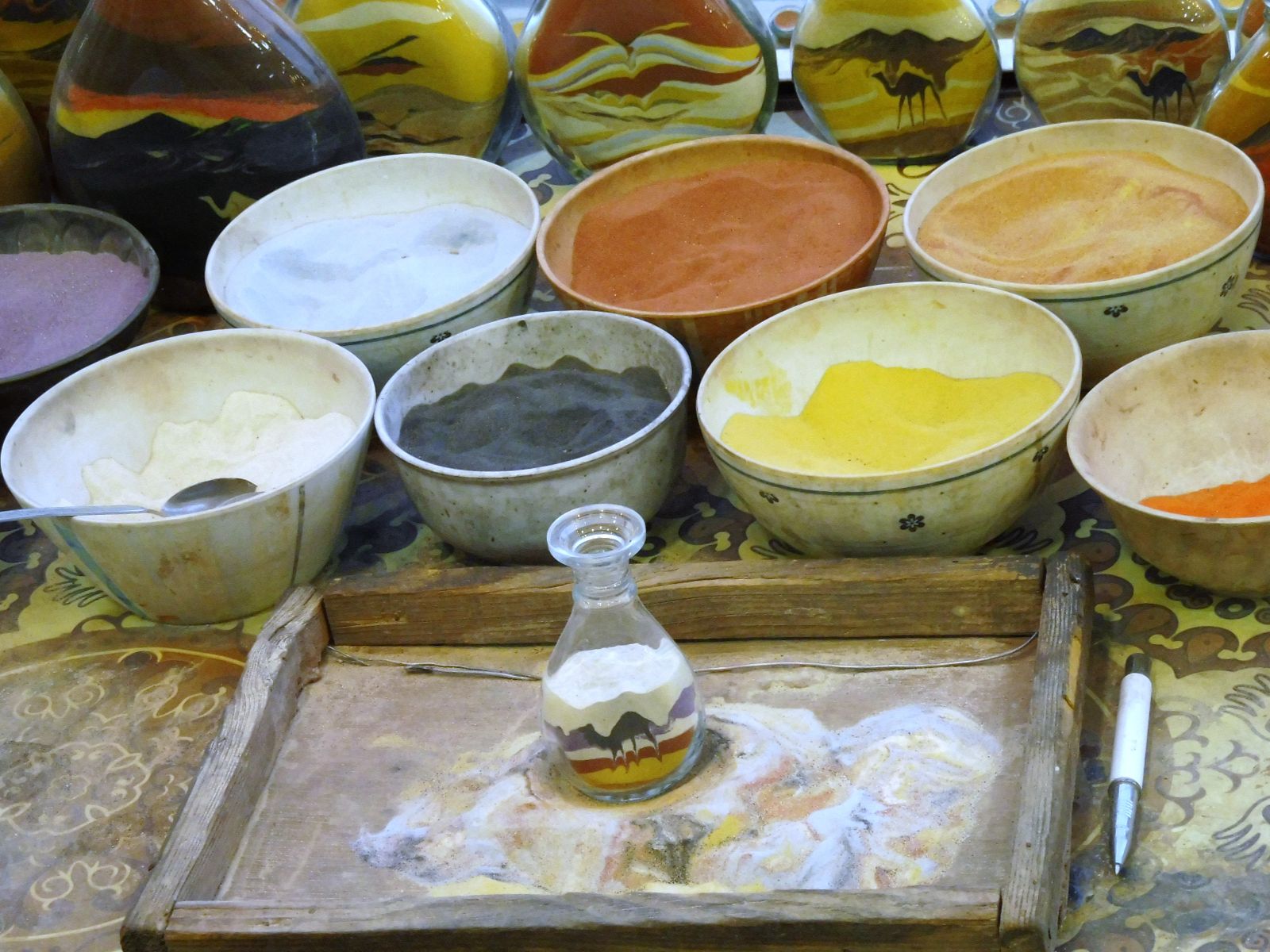 Rondreis Jordanië, Aqaba, zandflessen workshop, zandflessen workshop