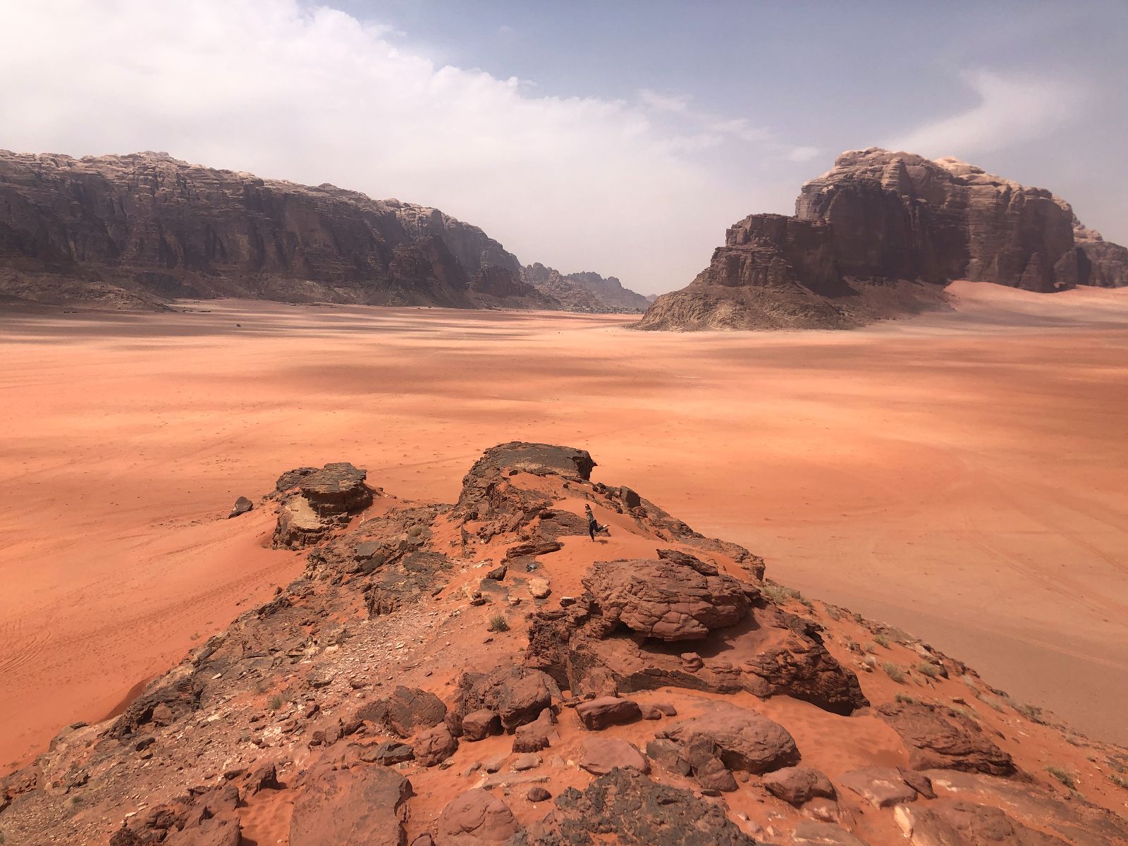 Rondreis Jordanië, Wadi Rum, excursie jeeptour Wadi Rum, uitzicht op woestijnlandschap