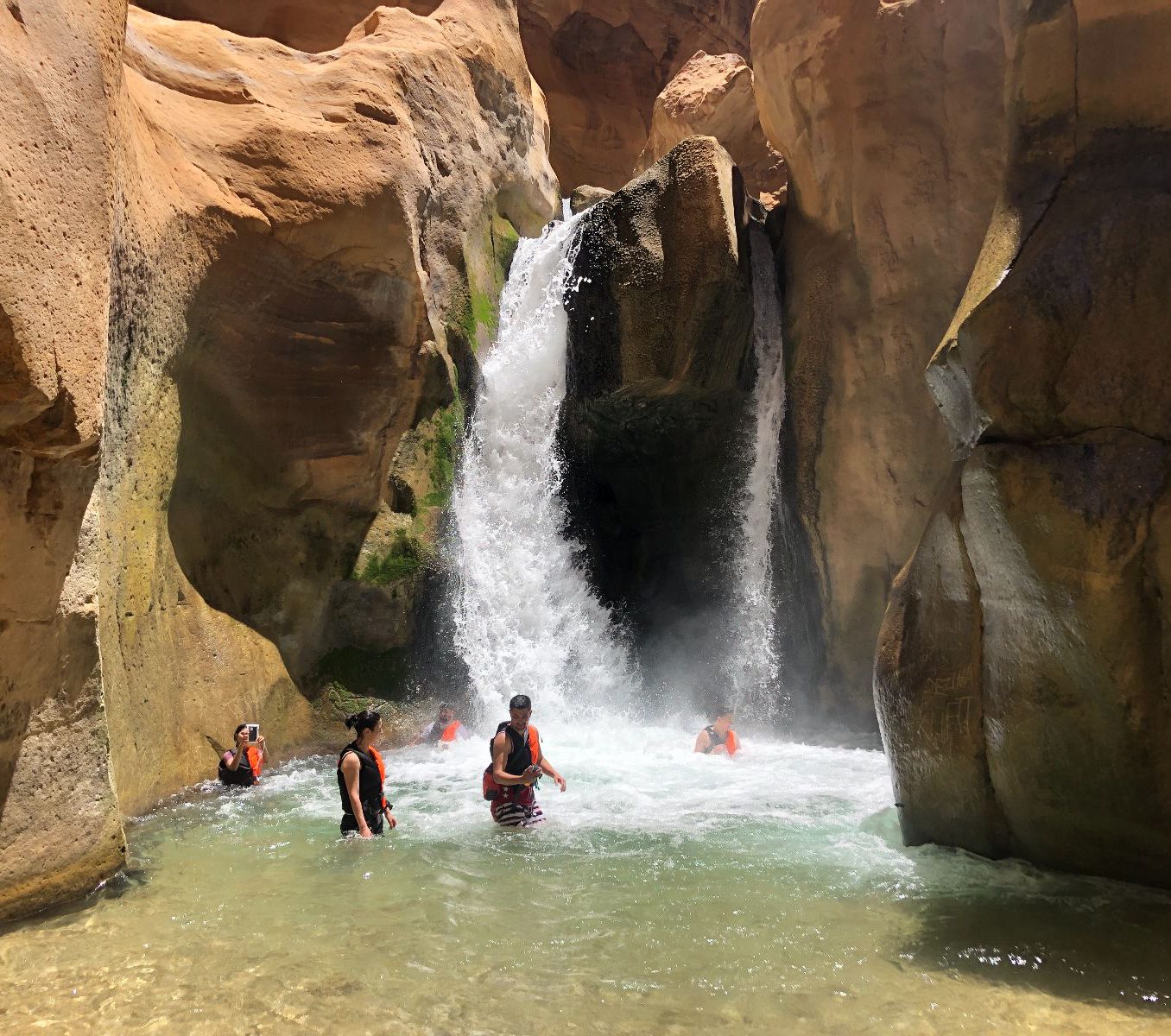 Rondreis Jordanië, Wadi al Mujib, excursie Siq Trail hike, waterval
