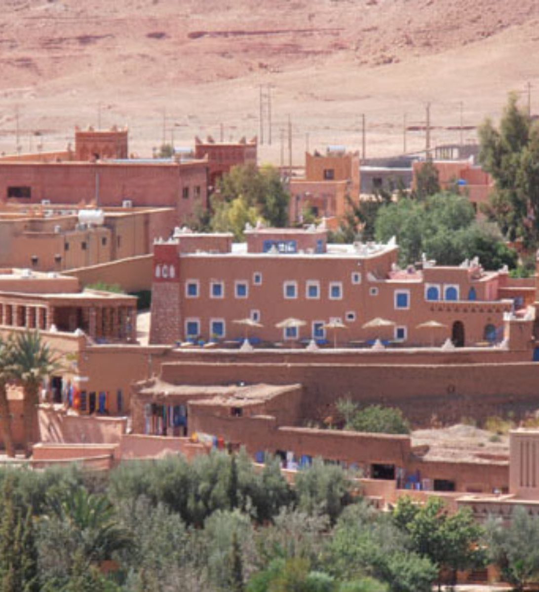 Rondreis Marokko, Aït Ben Haddou, Dar Mouna, hotel buitenaanzicht luchtfoto