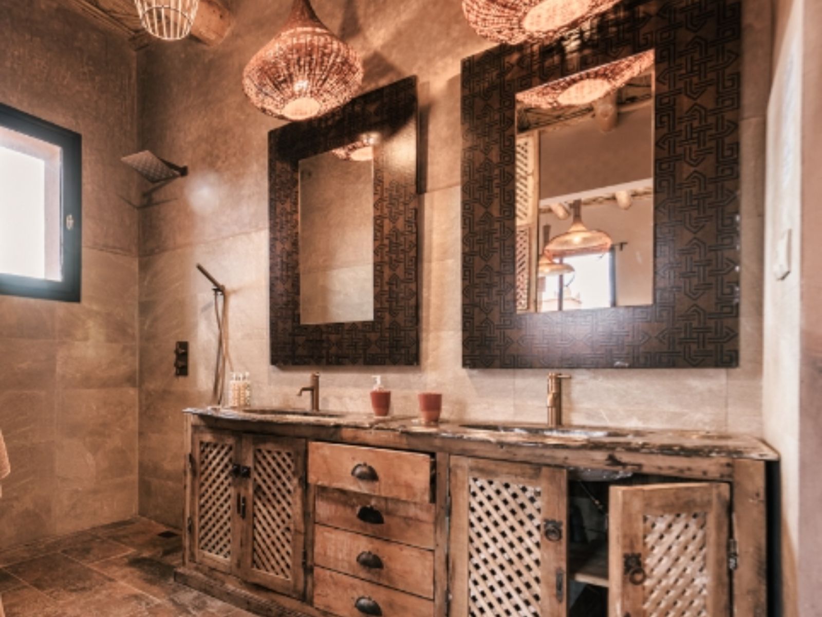 Rondreis Marokko, Aït Ben Haddou, Ksar Ighnda, standard suite double room badkamer