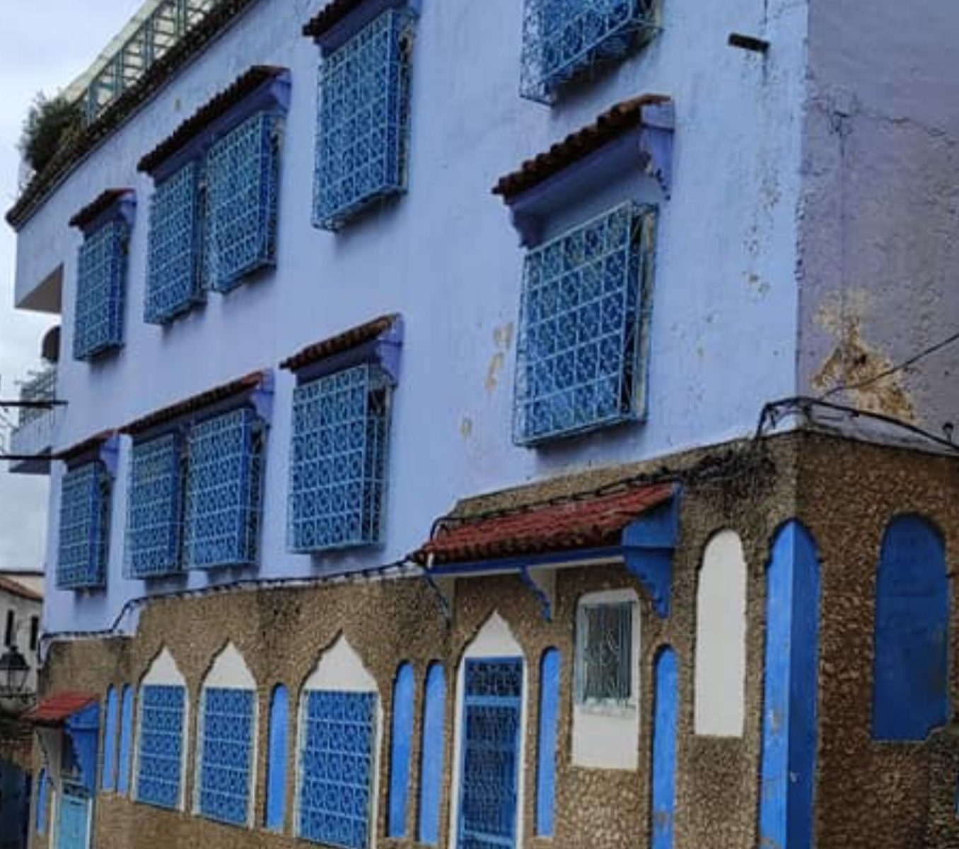 Rondreis Marokko, Chefchaouen, Dar Meziana, buitenkant hotel