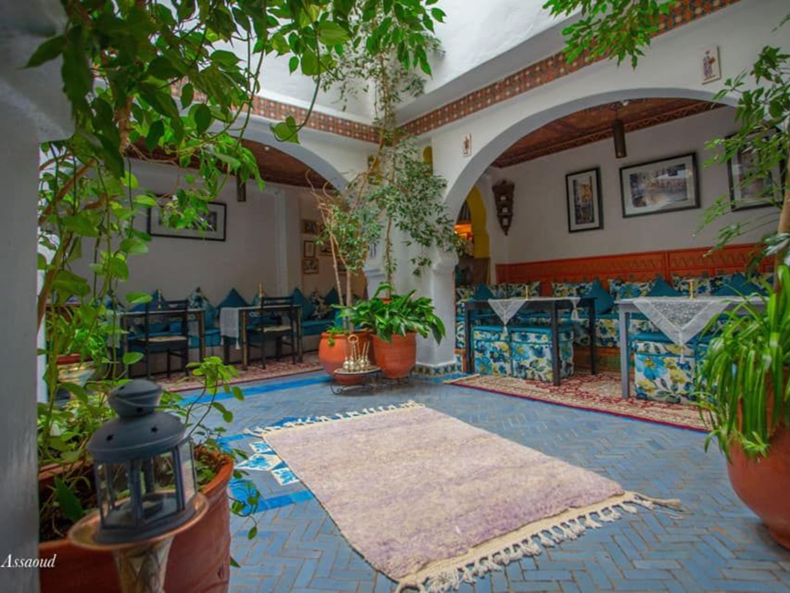 Rondreis Marokko, Chefchaouen, Dar Meziana, eetgedeeelte restaurant